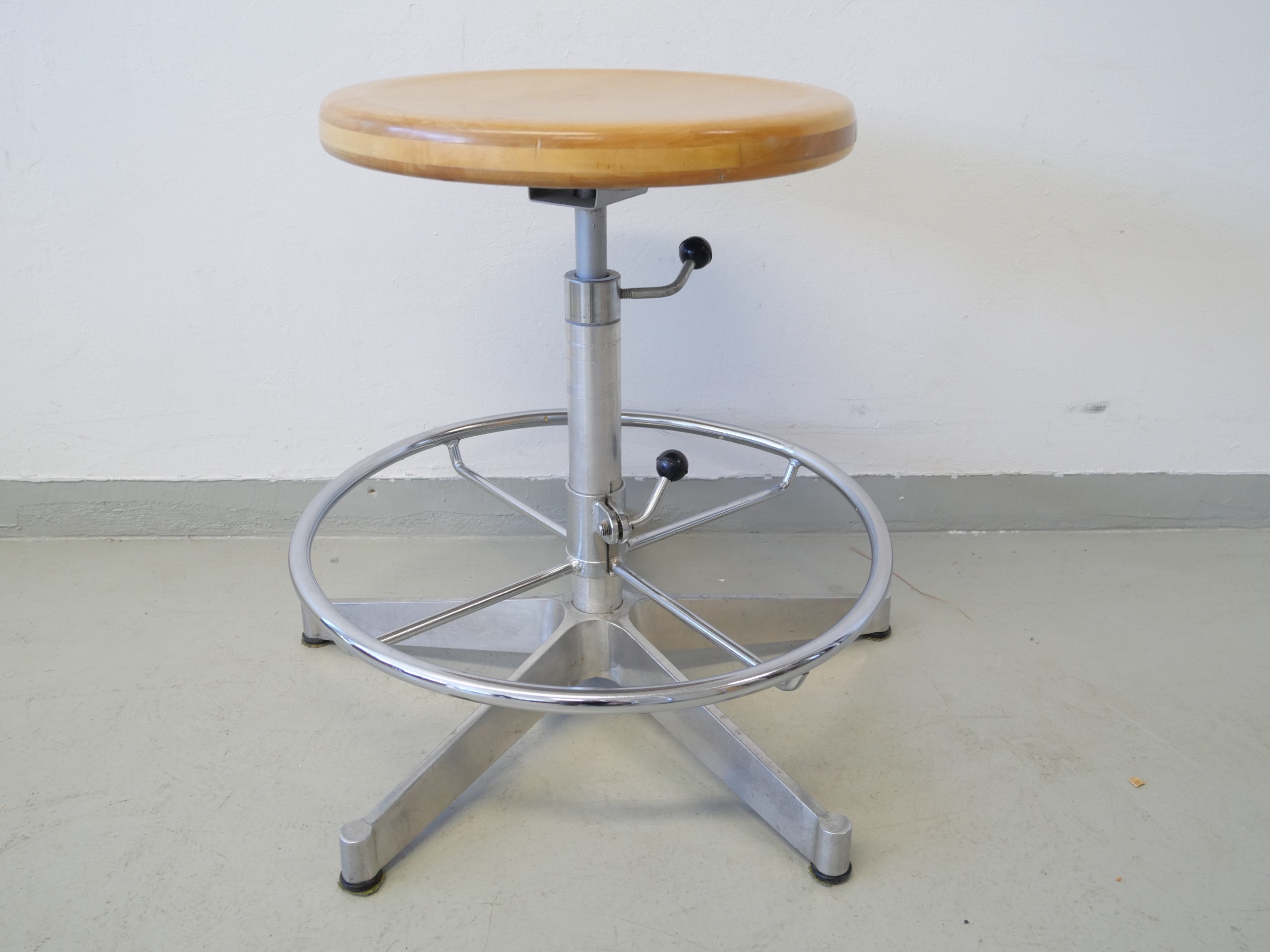 *Tuoli - Huutokauppa Ekman