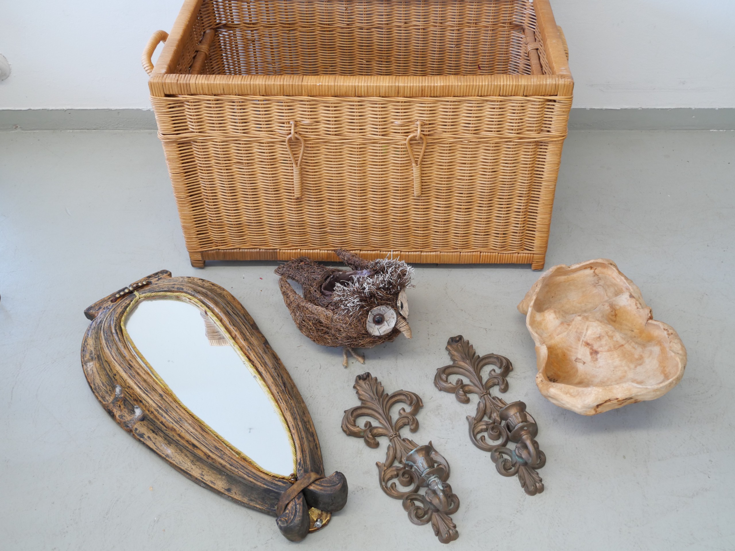 *Koriste-esineet ym. - Huutokauppa Ekman