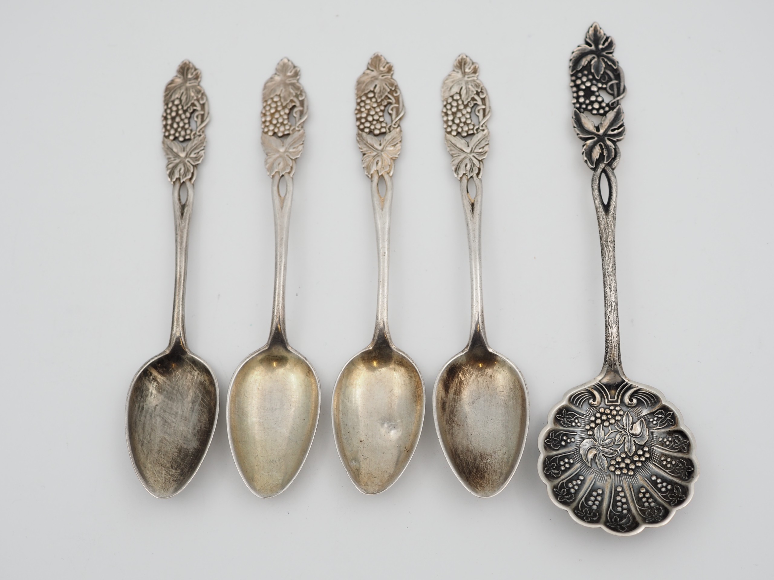 Hopealusikat - Huutokauppa Ekman