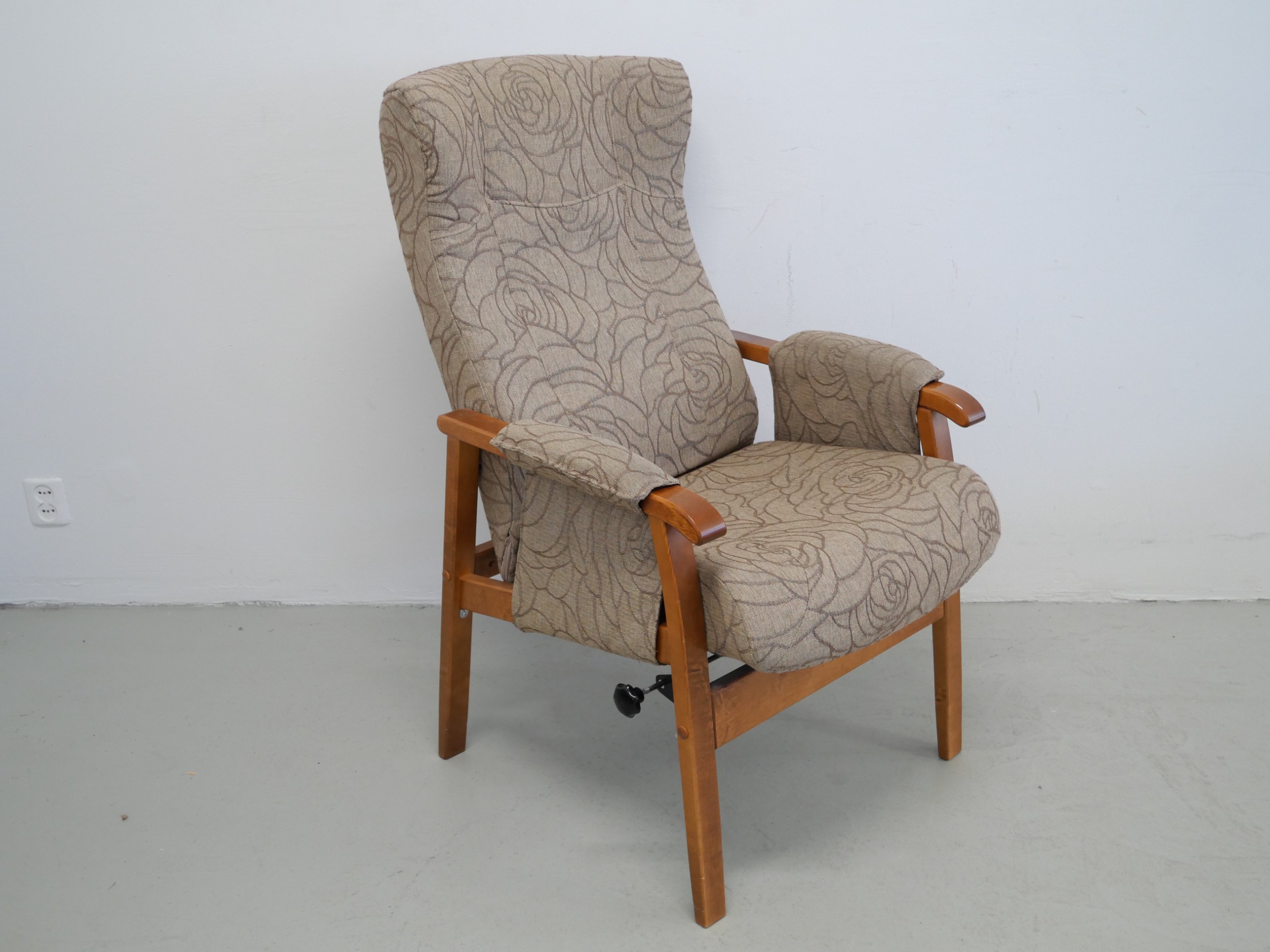 *Nojatuoli mekanismilla - Huutokauppa Ekman