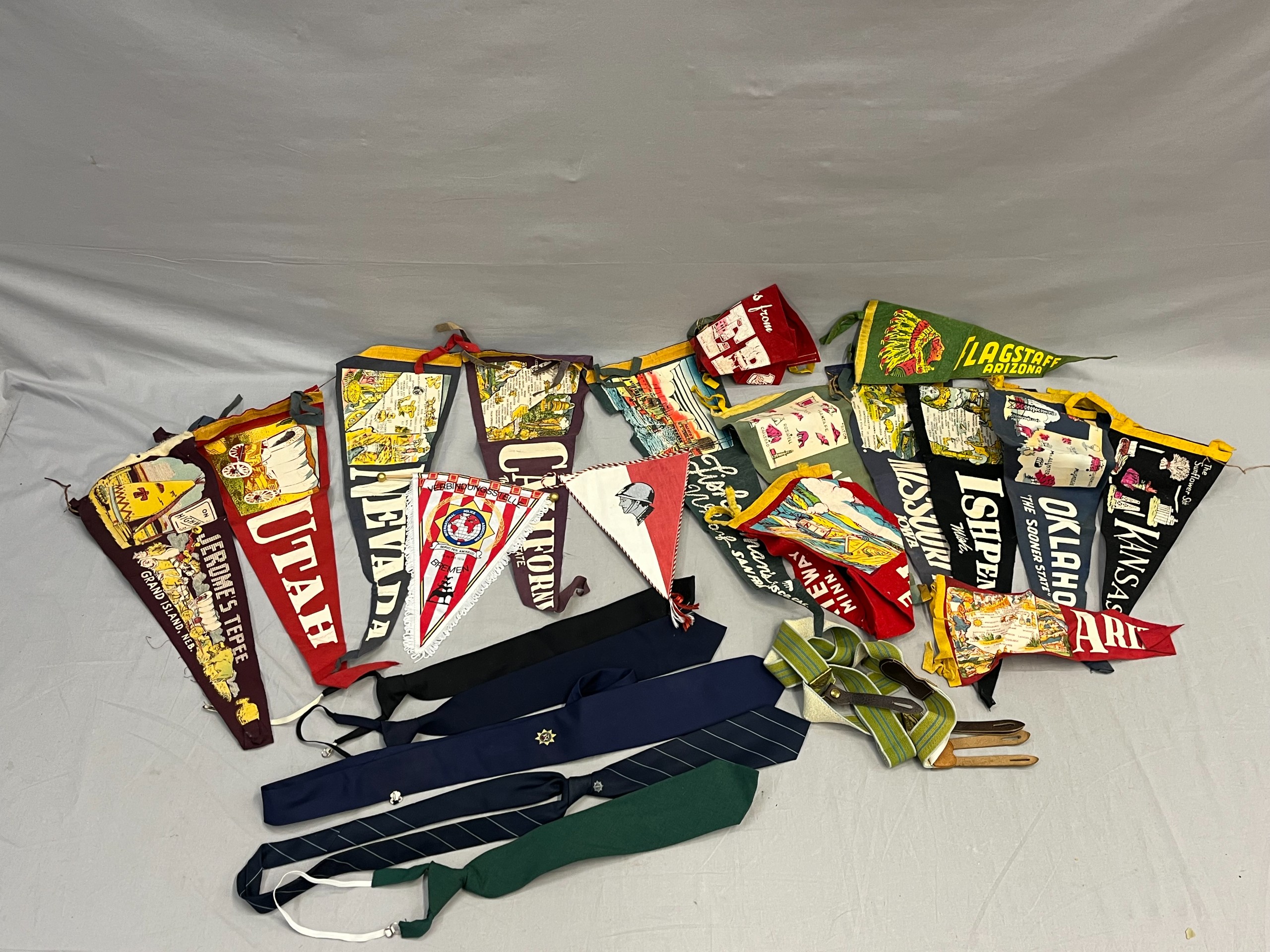 Viirit, solmiot ym - Huutokauppa Ekman