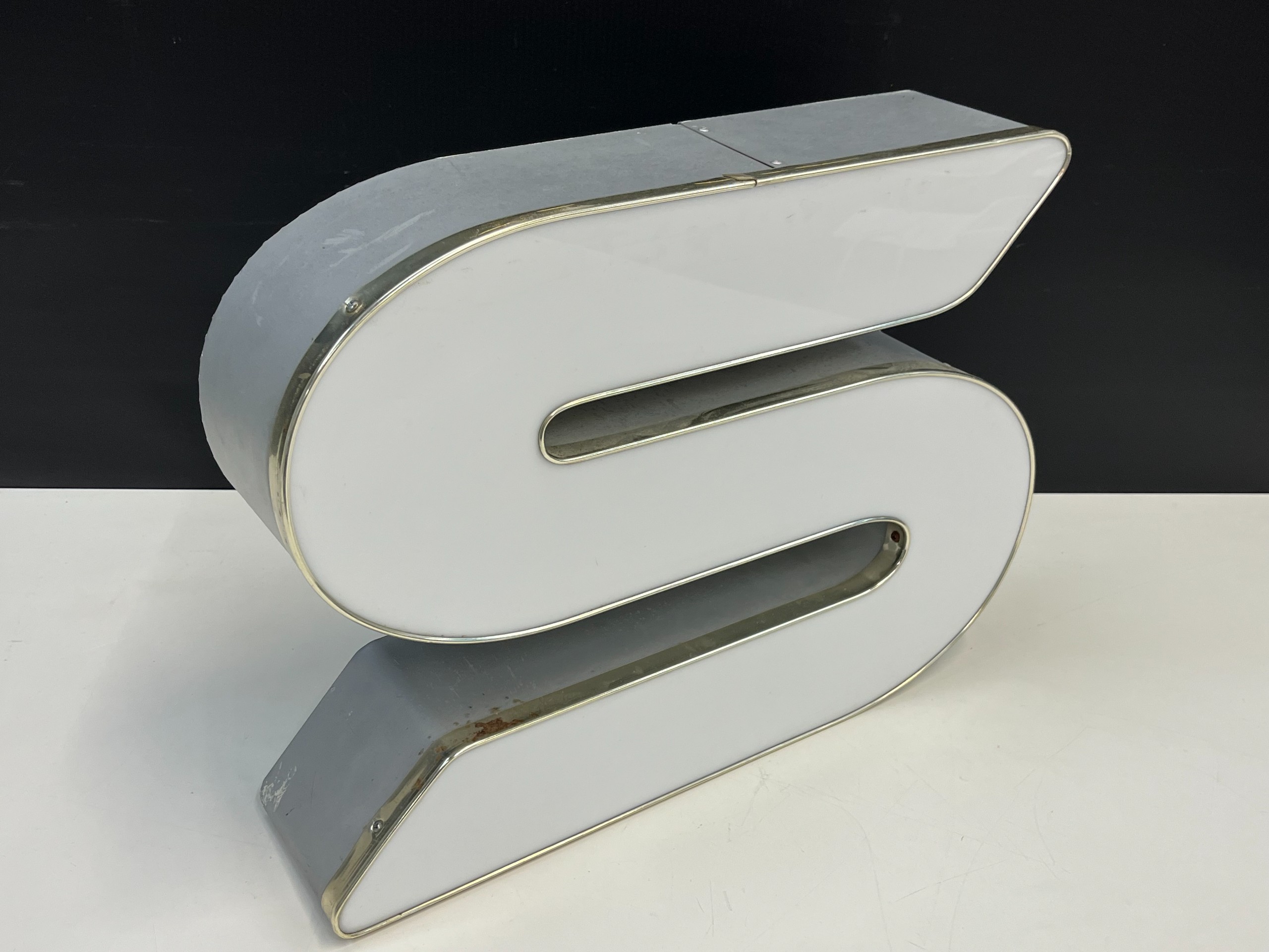 Valokyltti - Huutokauppa Ekman