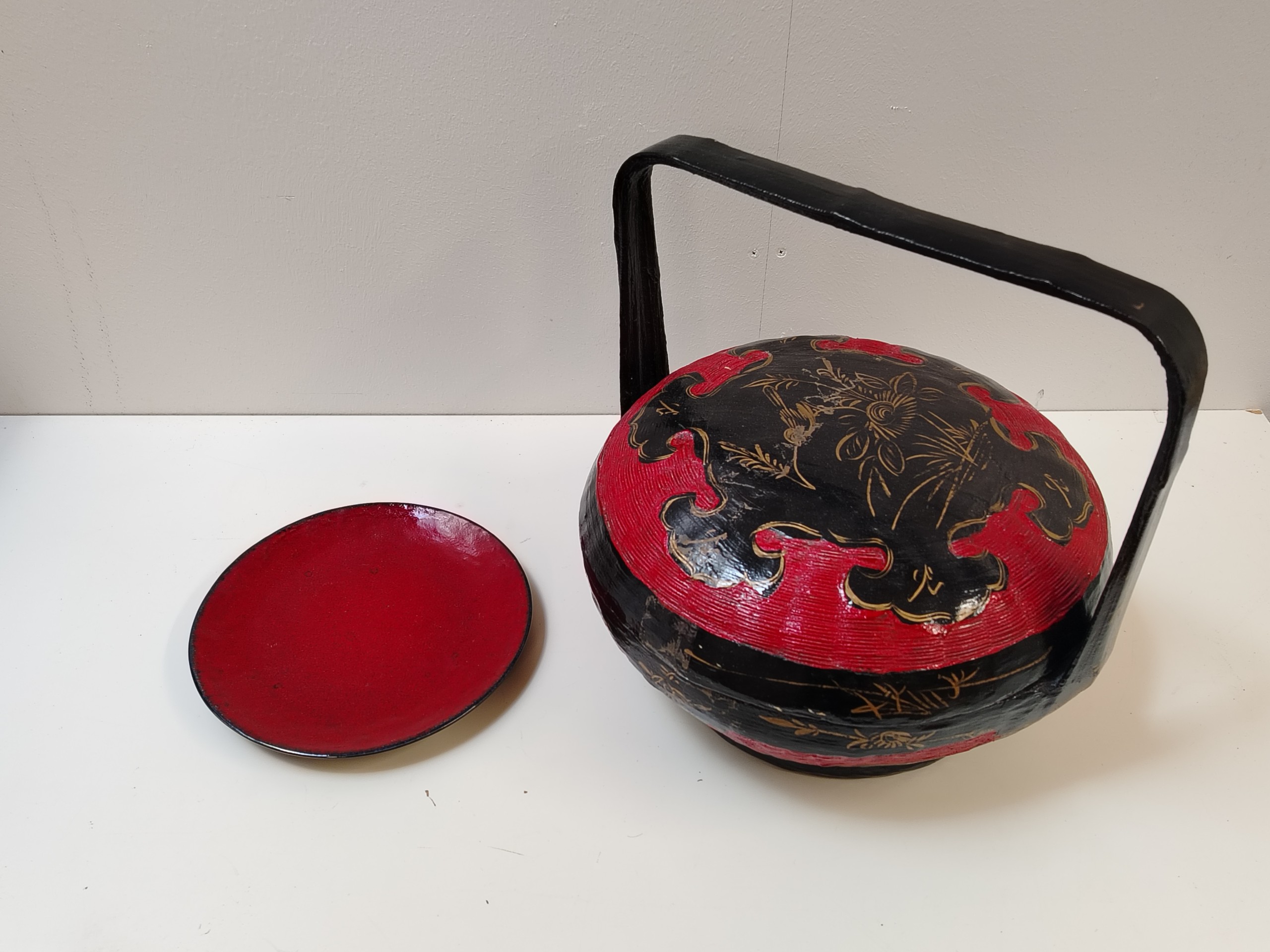 Astia ym. - Huutokauppa Ekman