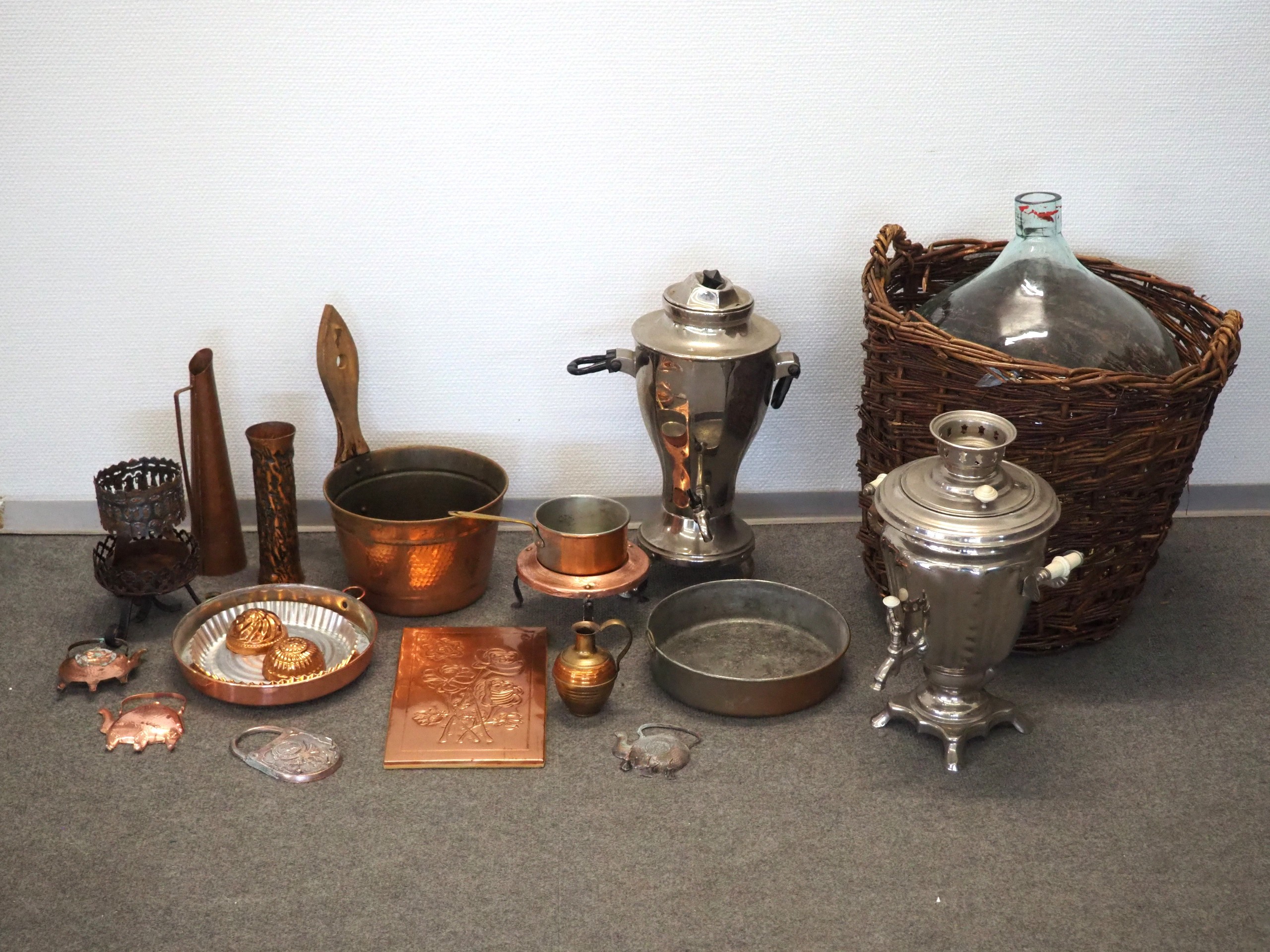 Koripullo, kuparia ym. - Huutokauppa Ekman