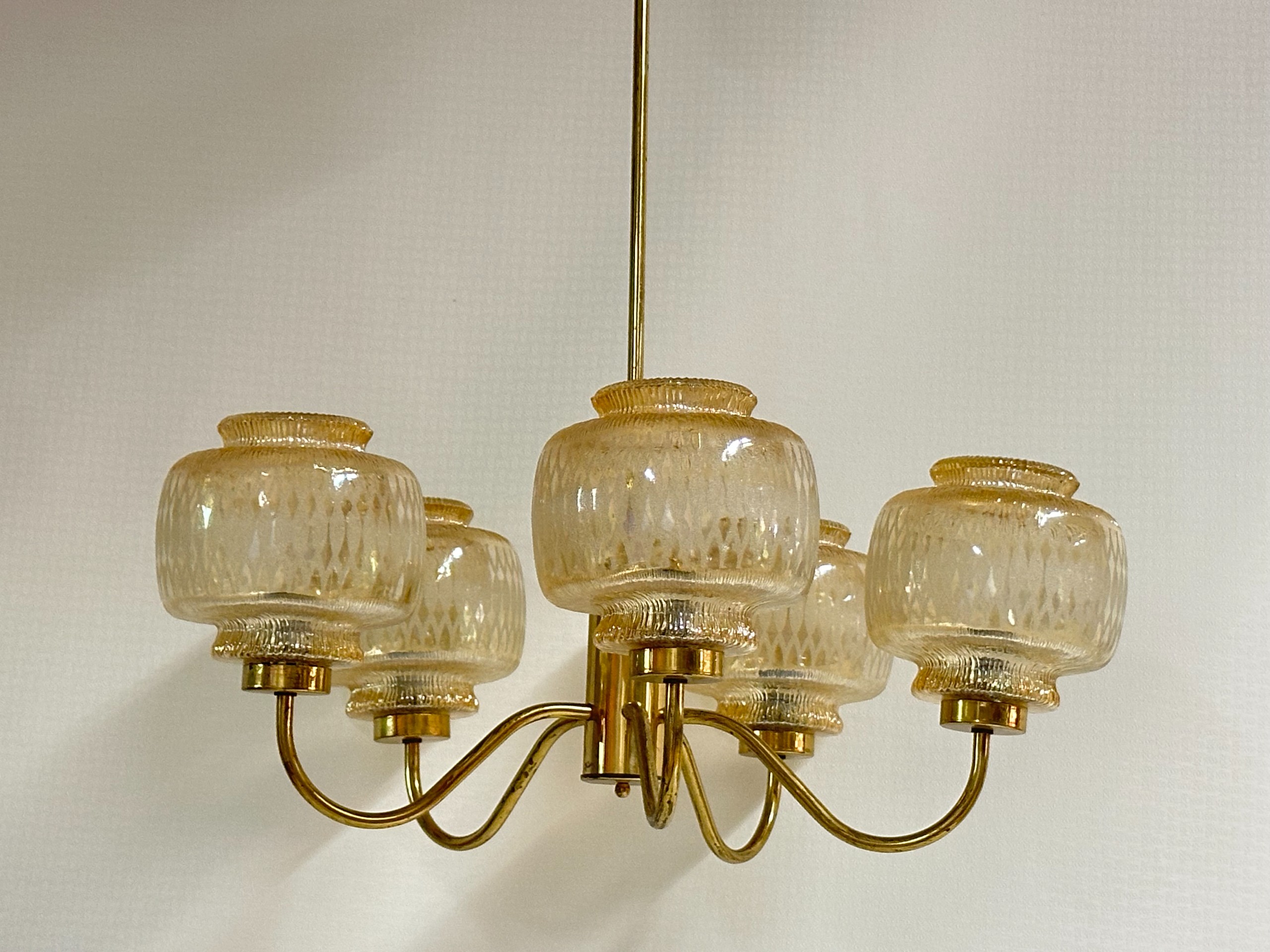 Hyval - Huutokauppa Ekman