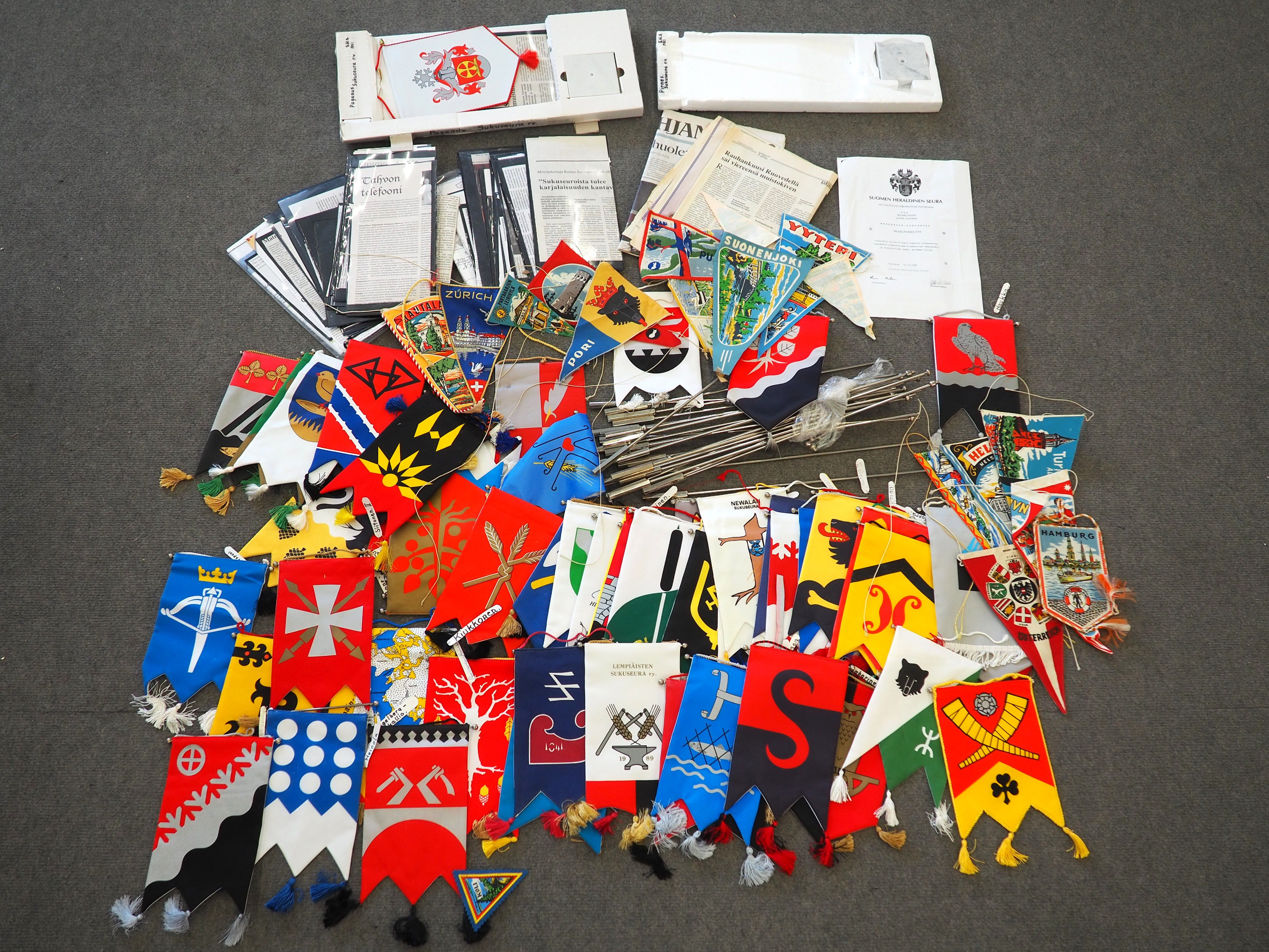 Standaarit ym. - Huutokauppa Ekman