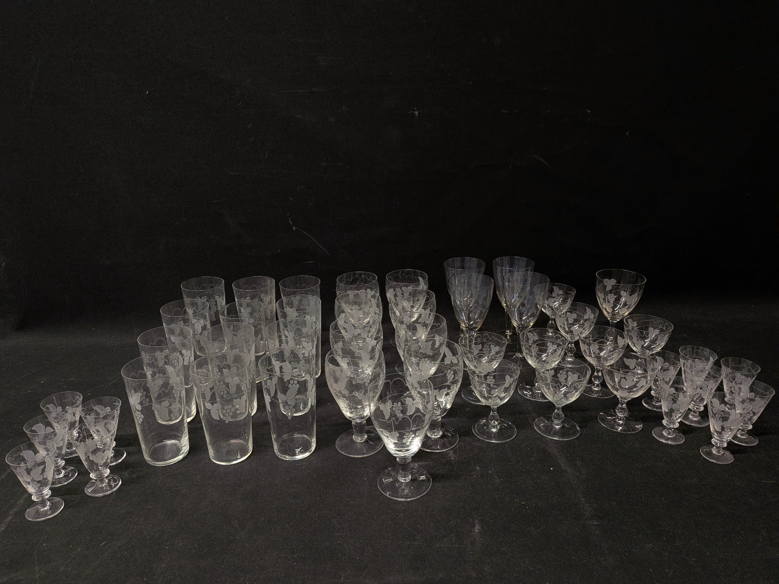 Erä hiottua lasia (kahdessa kuvassa) - Huutokauppa Ekman