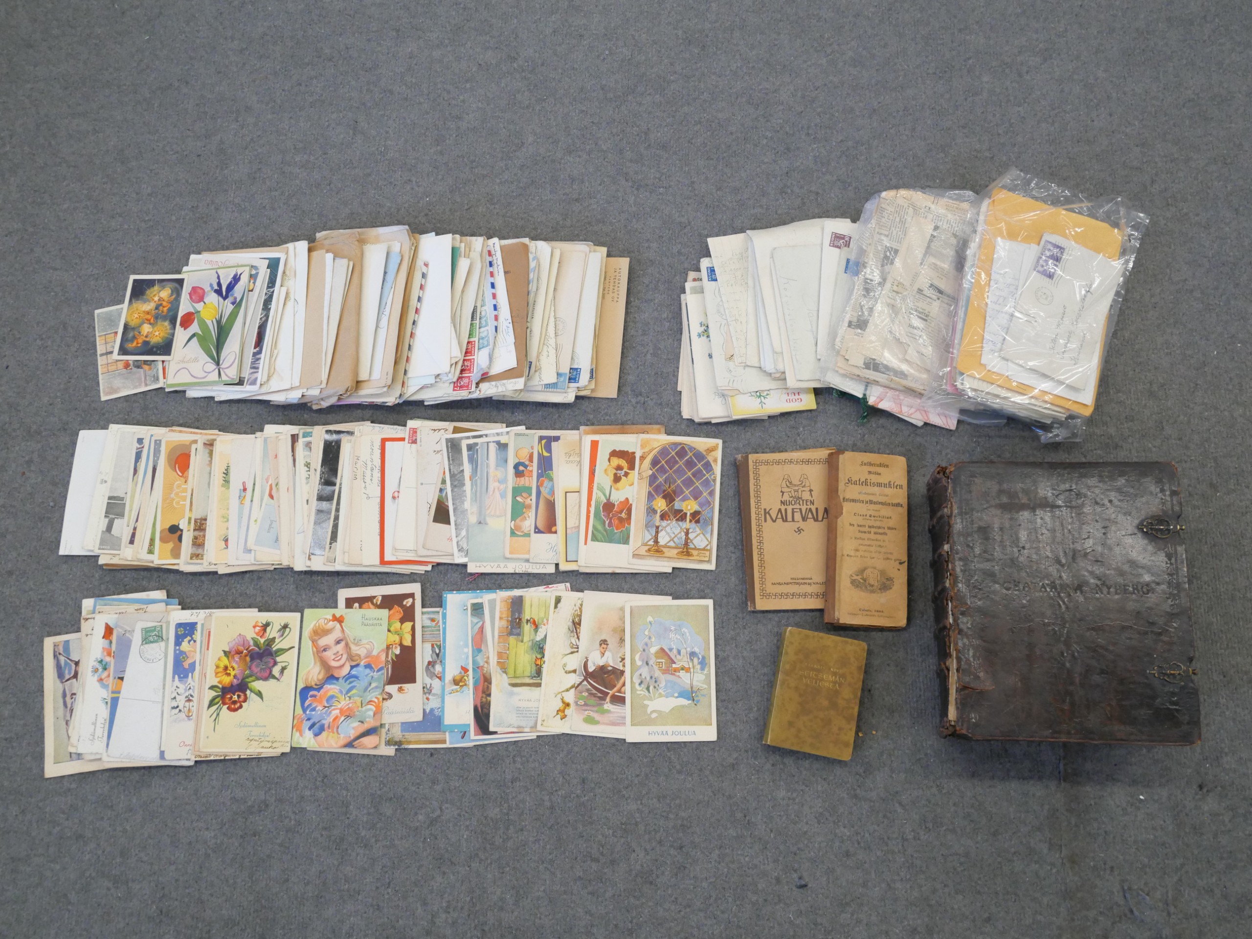 Postikortit, raamattu ym. - Huutokauppa Ekman