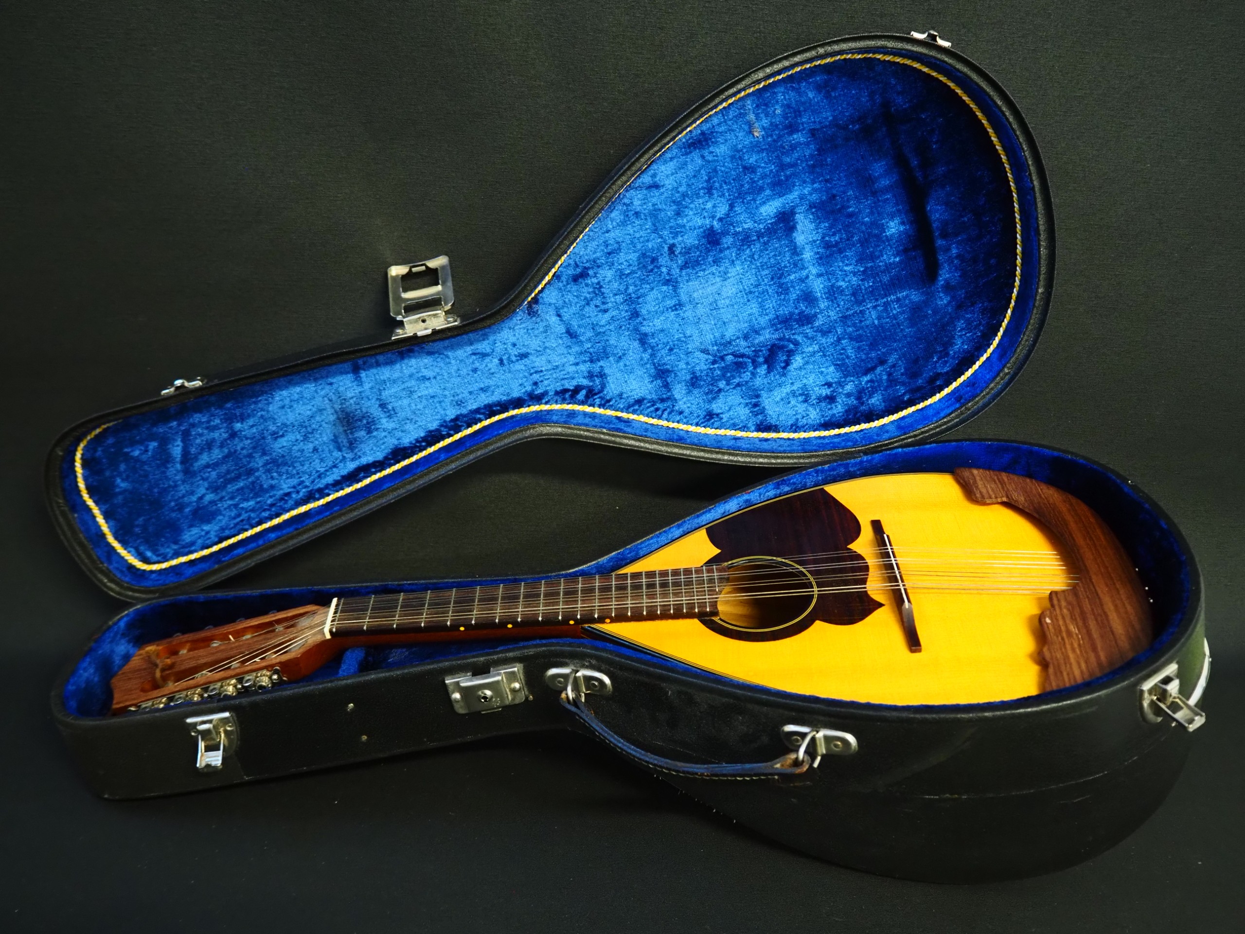 Mandoliini - Huutokauppa Ekman