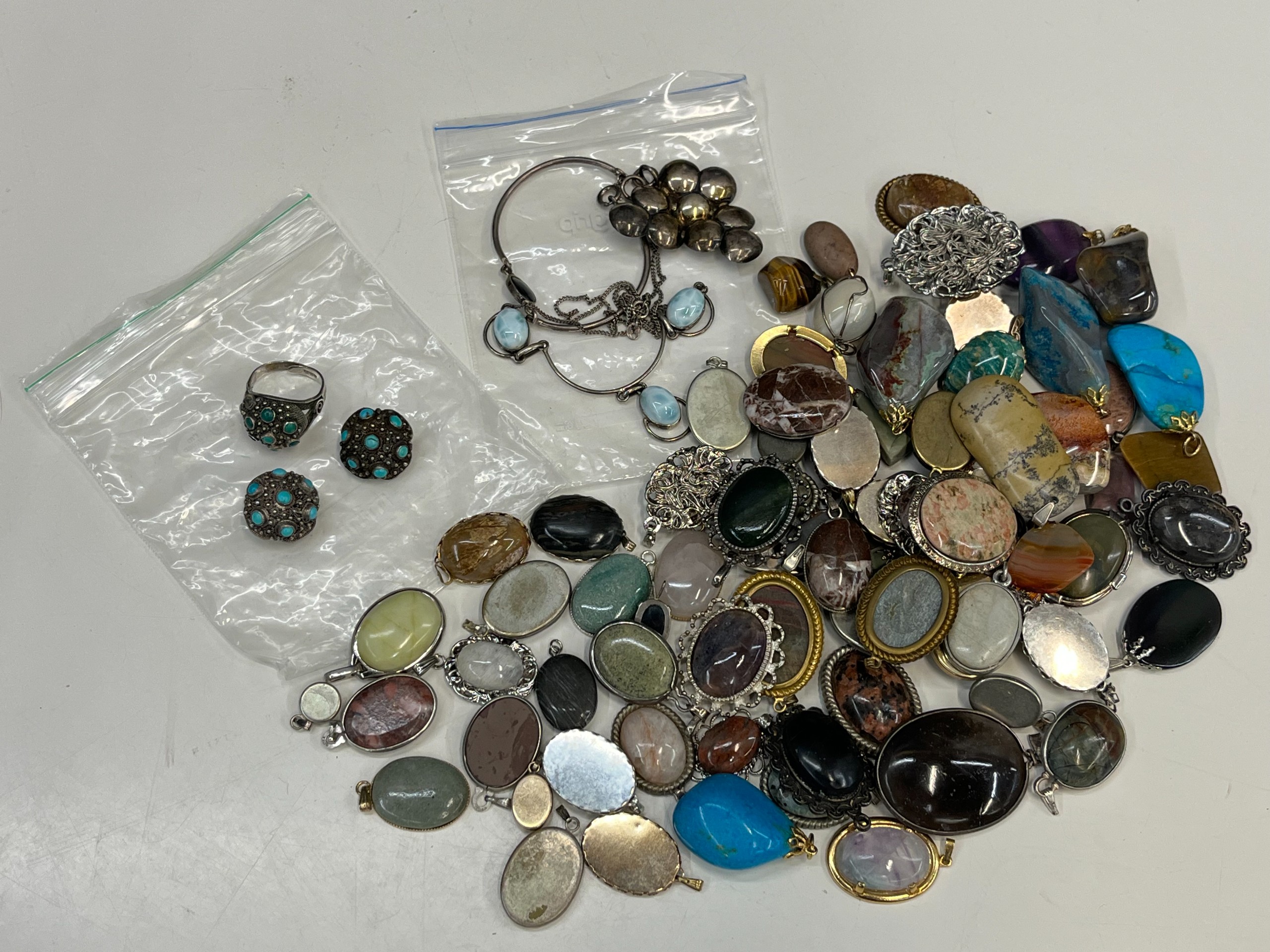 Erä koruja - Huutokauppa Ekman