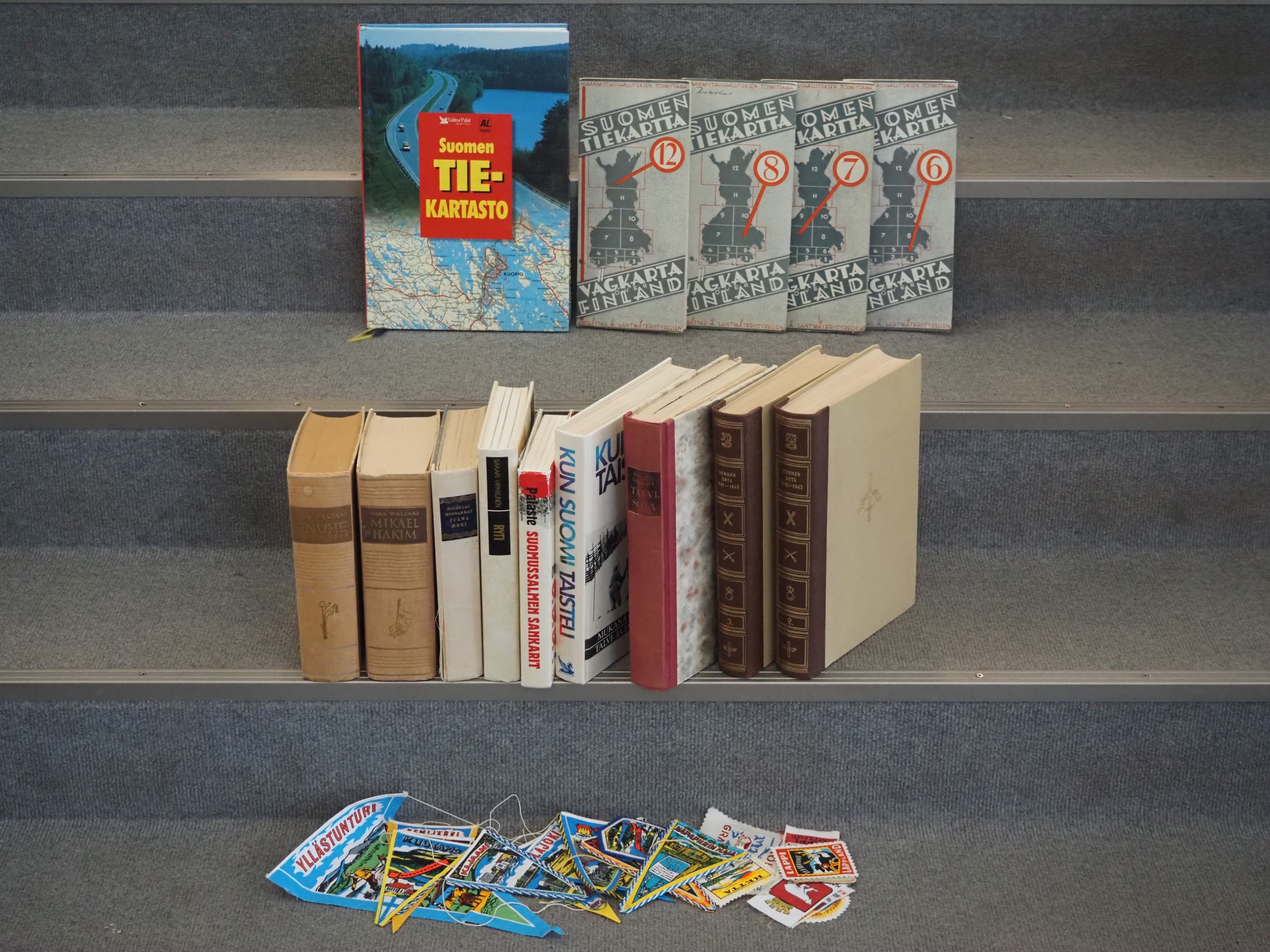 Kirjat ym. - Huutokauppa Ekman