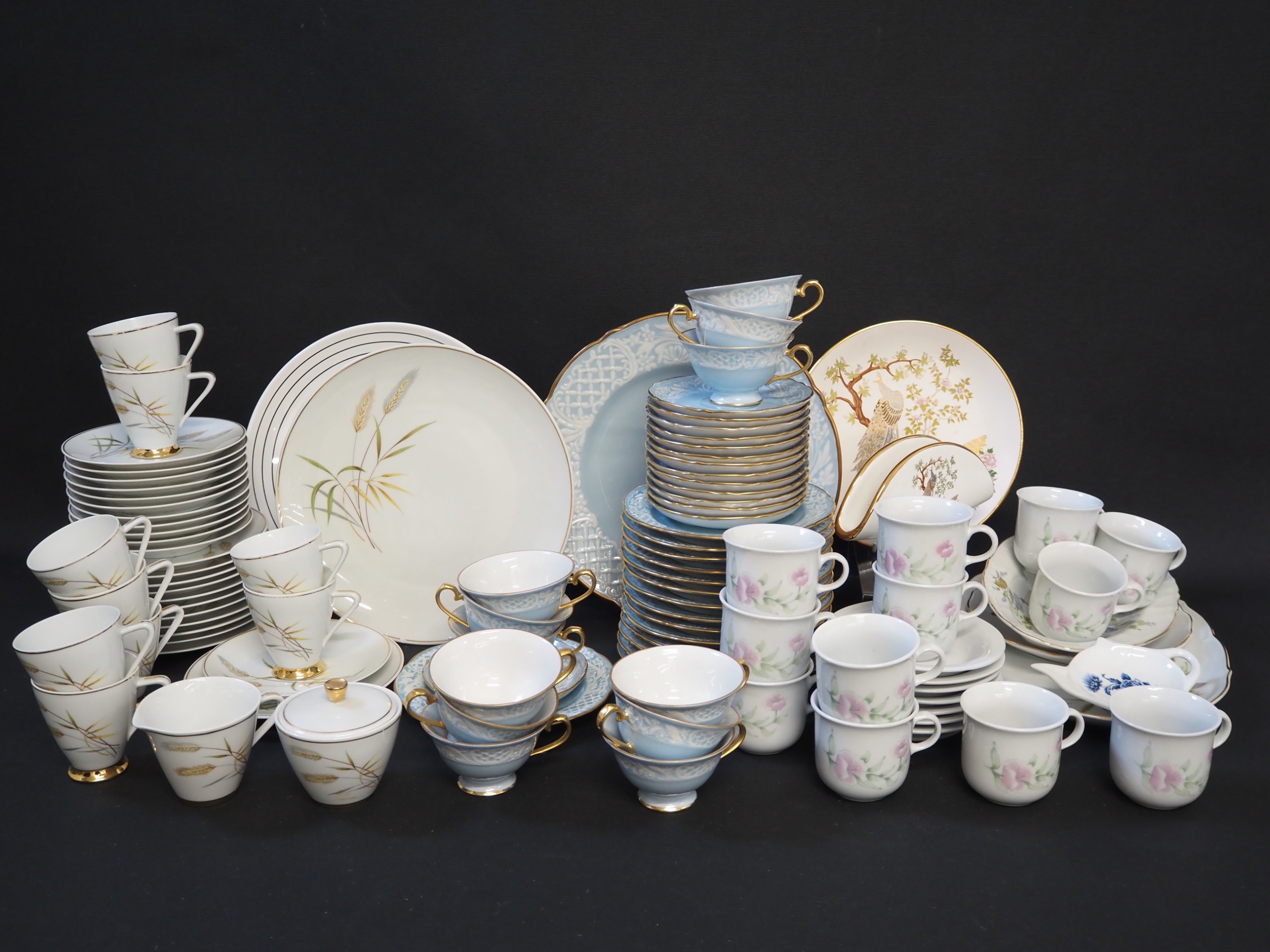 Kahviastiastot - Huutokauppa Ekman