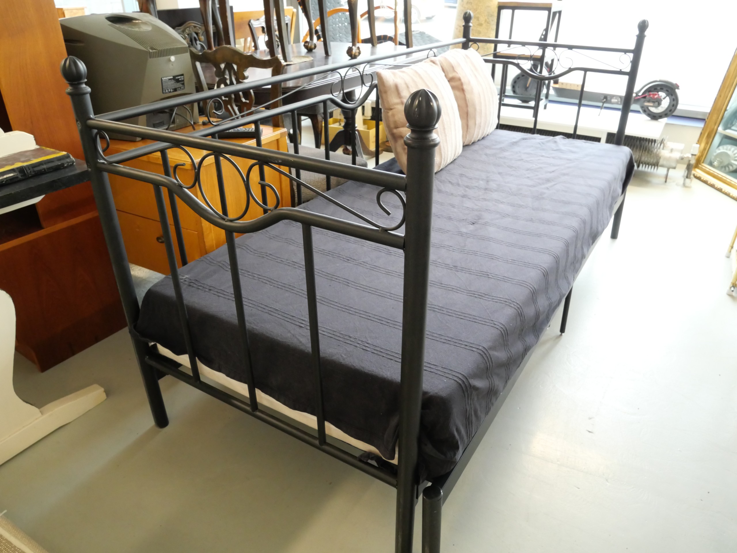 *Vuodesohva - Huutokauppa Ekman