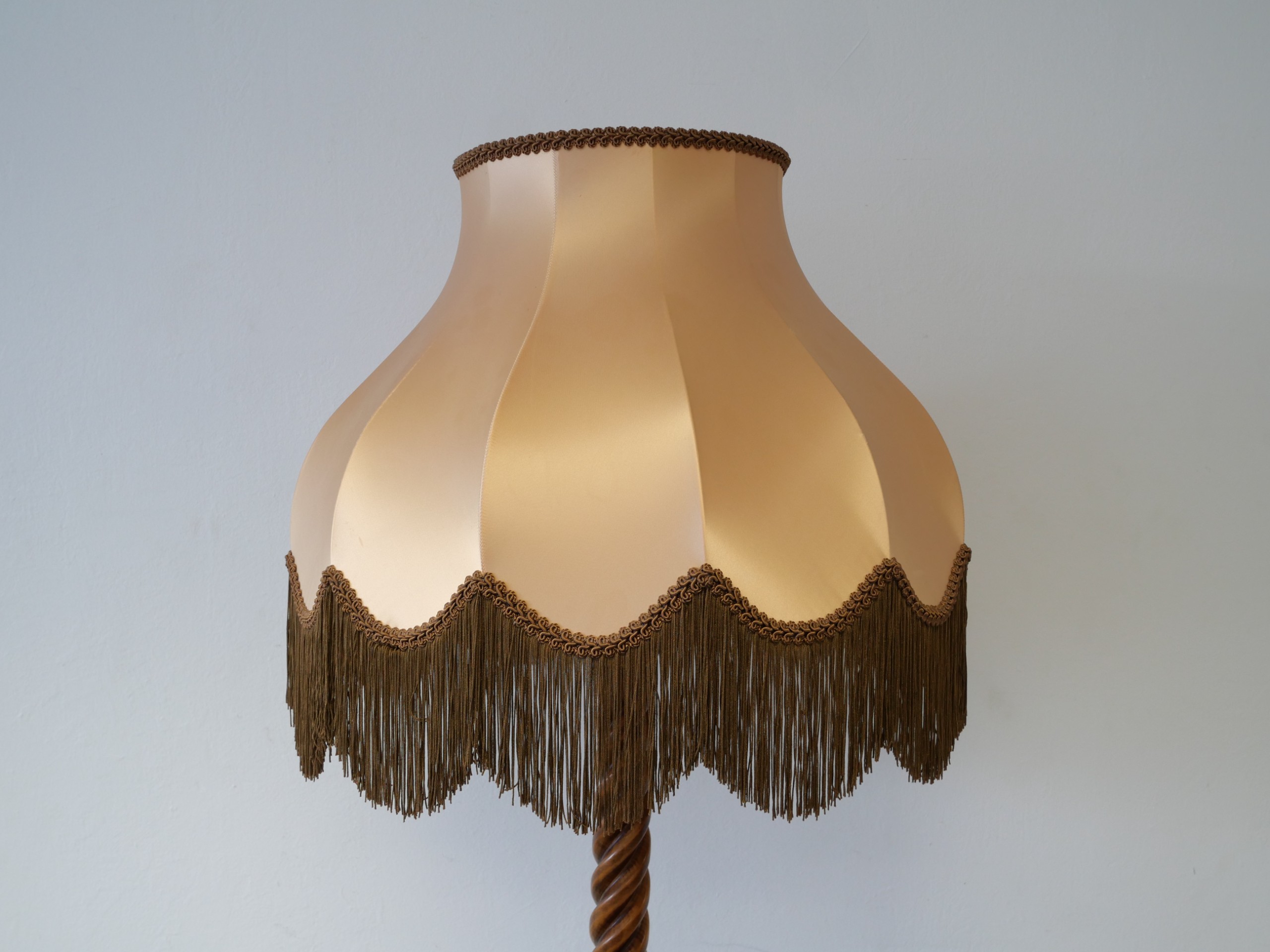 *Lattiavalaisin - Huutokauppa Ekman