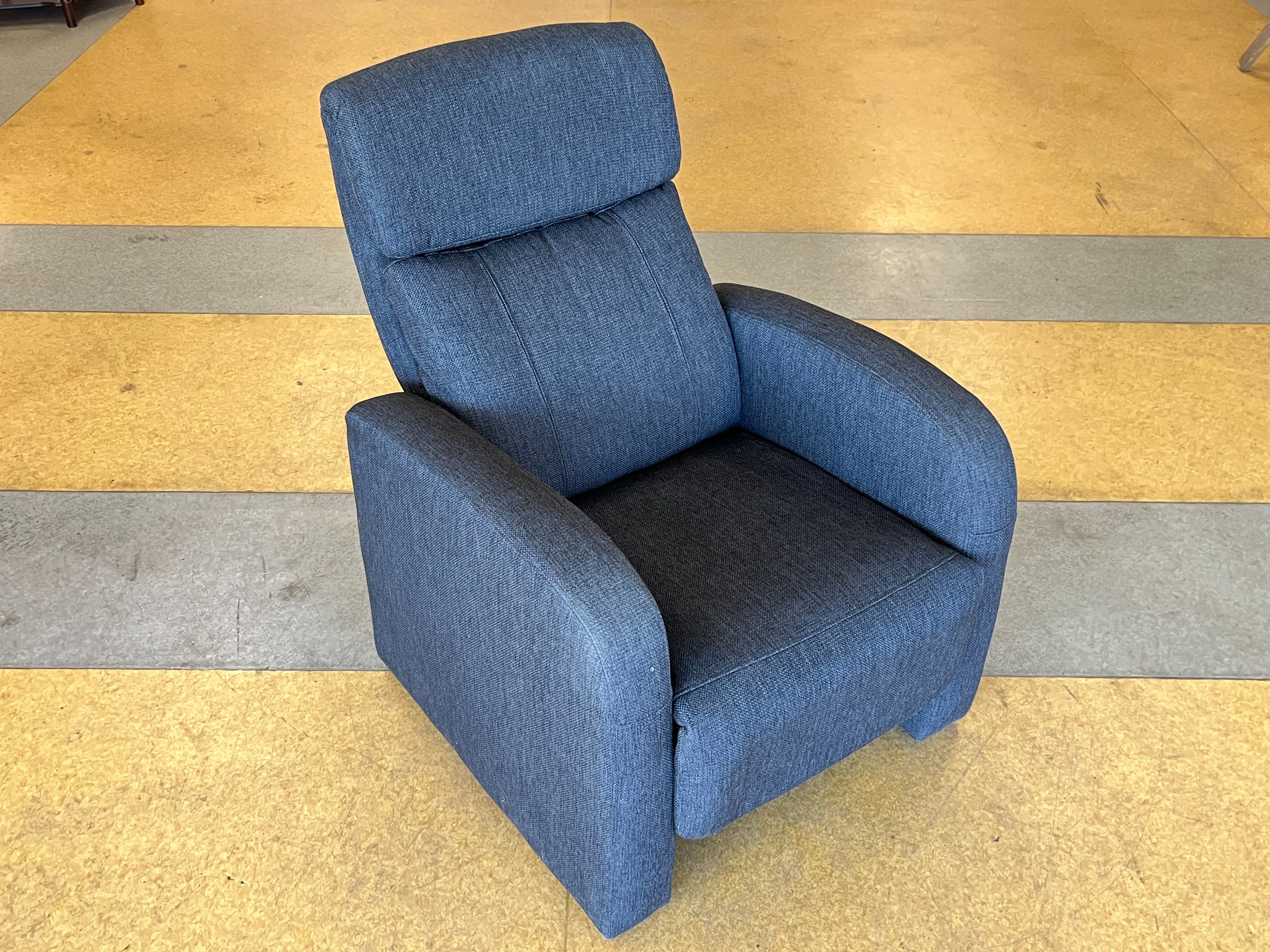 Nojatuoli mekanismilla - Huutokauppa Ekman