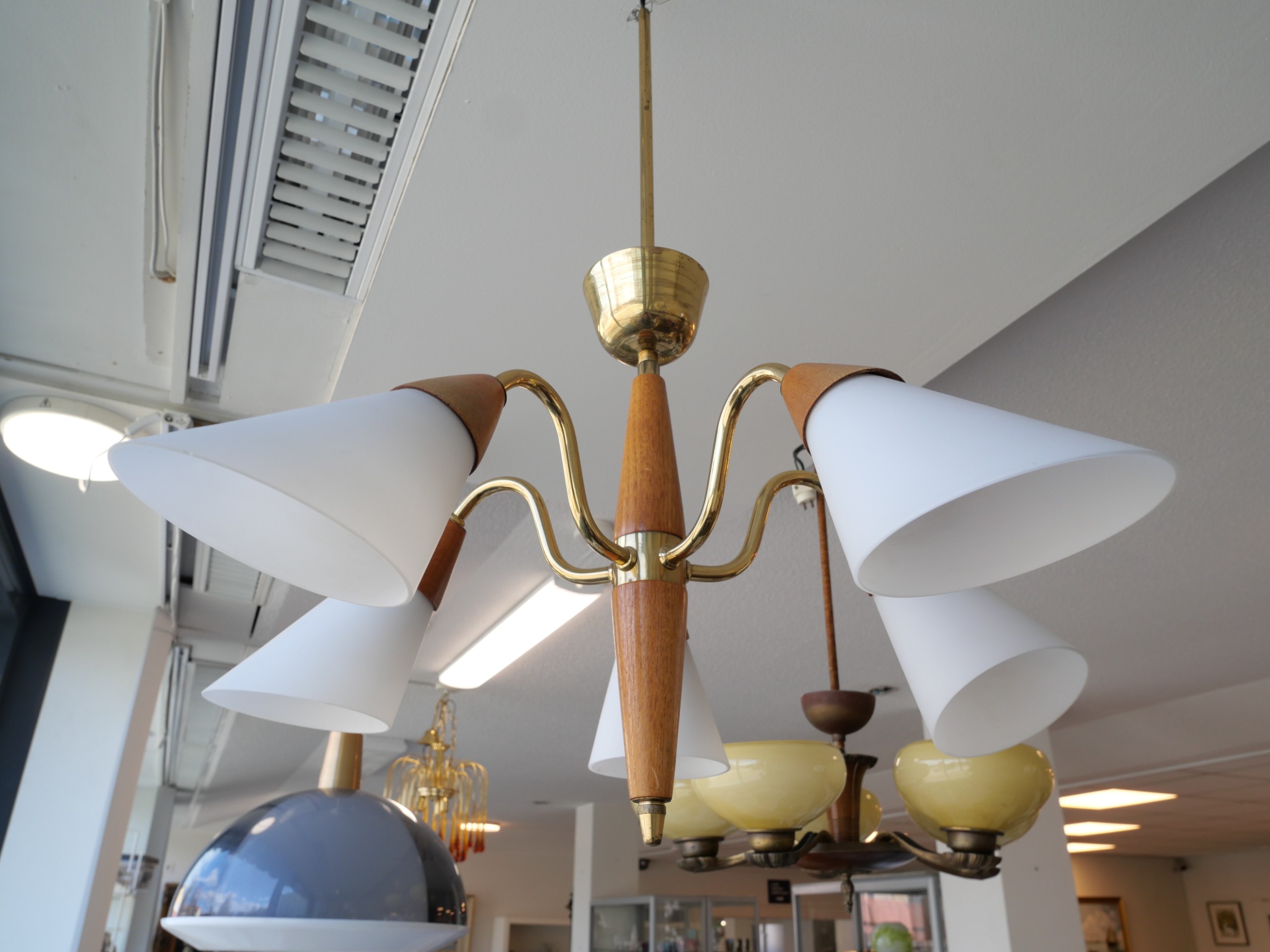 Kattovalaisin - Huutokauppa Ekman