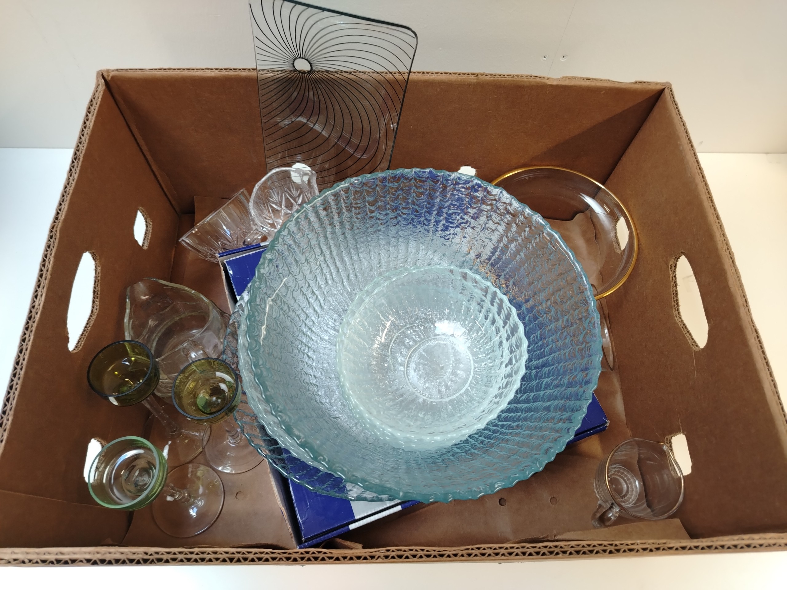 Erä lasia - Huutokauppa Ekman