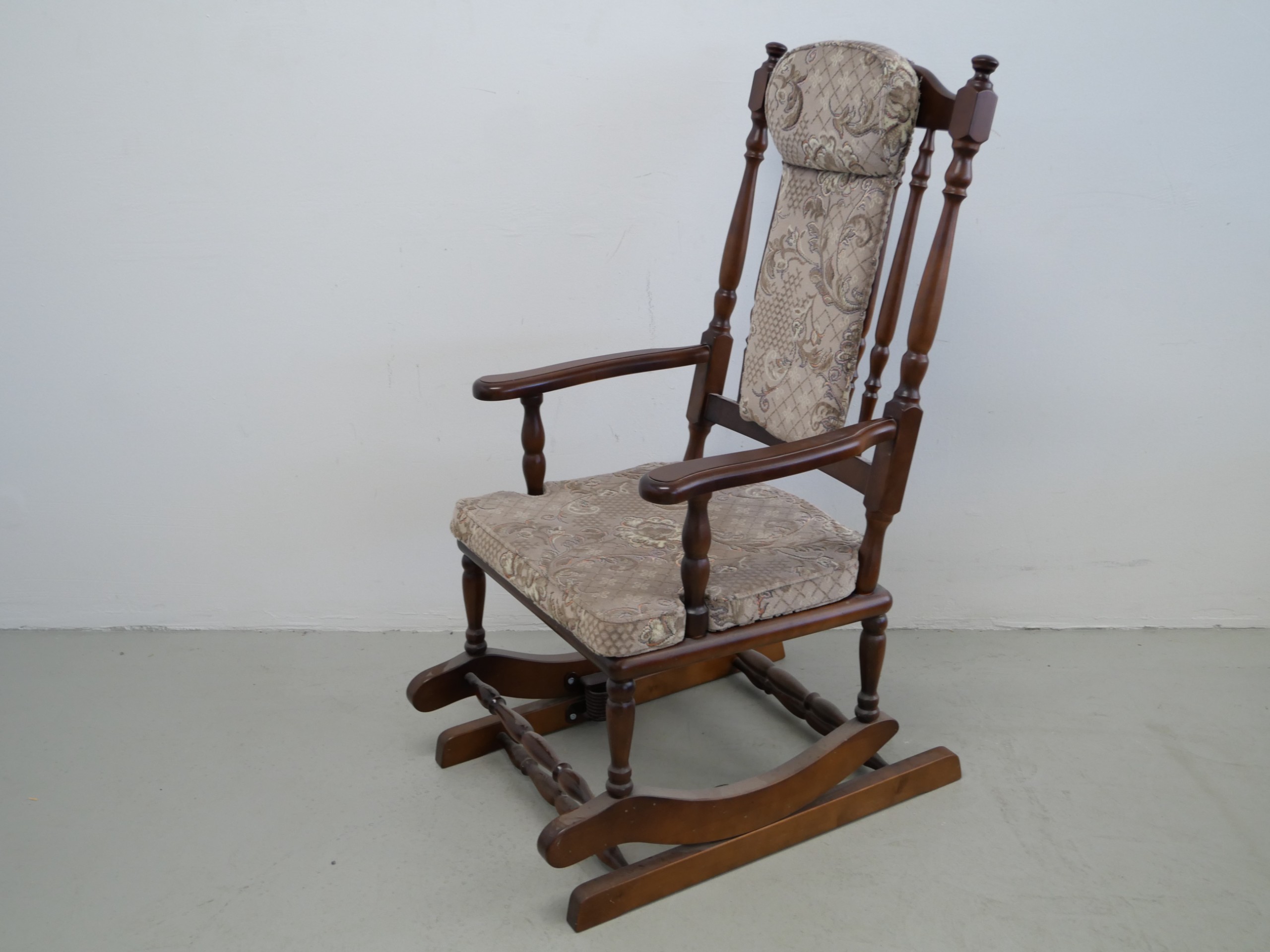 *Keinutuoli - Huutokauppa Ekman