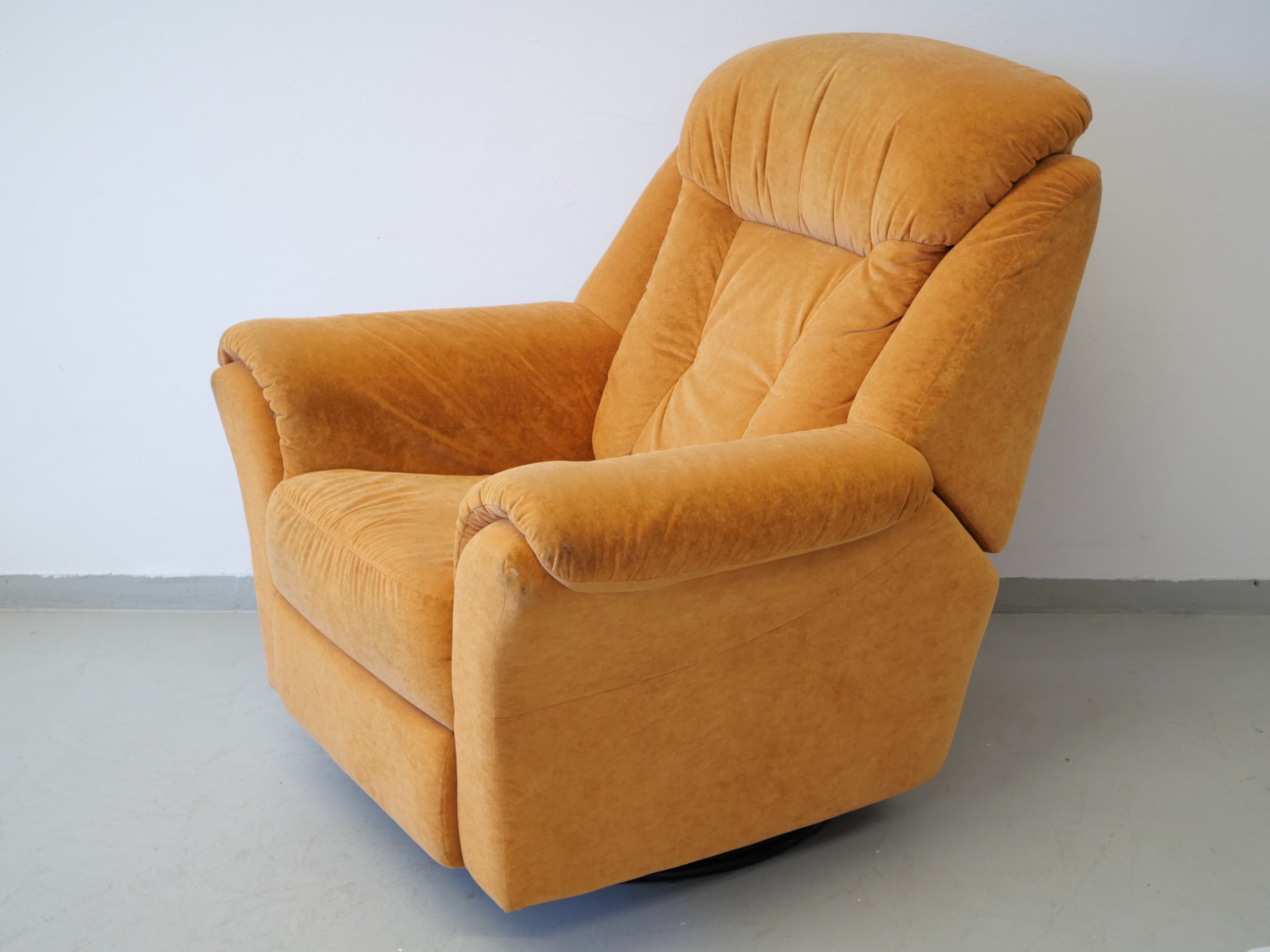 *Nojatuoli mekanismilla - Huutokauppa Ekman