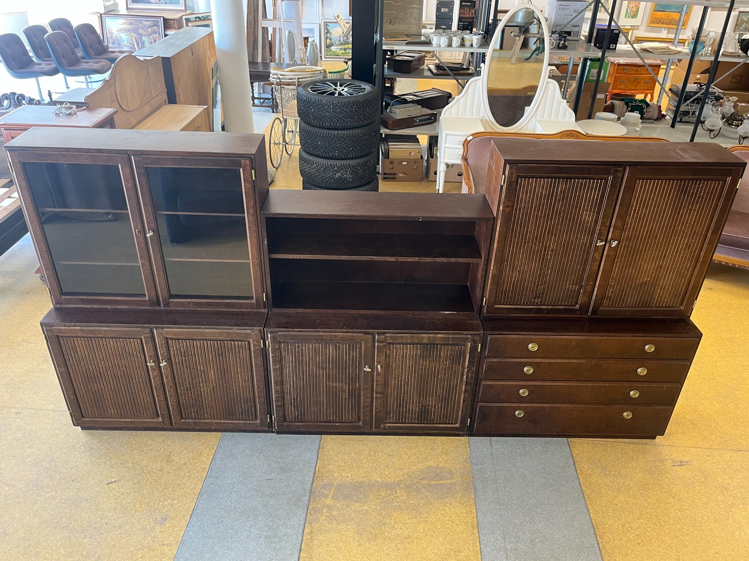 Hyllykokonaisuus - Huutokauppa Ekman