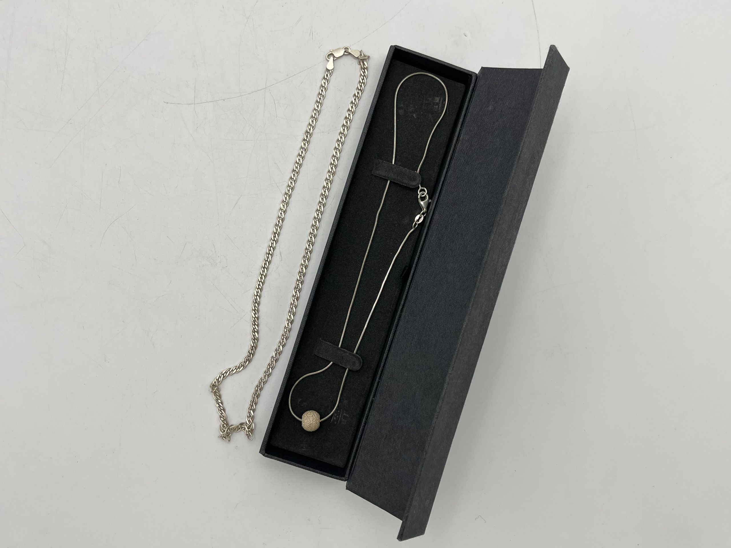 Hopeiset kaulakorut 925 - Huutokauppa Ekman