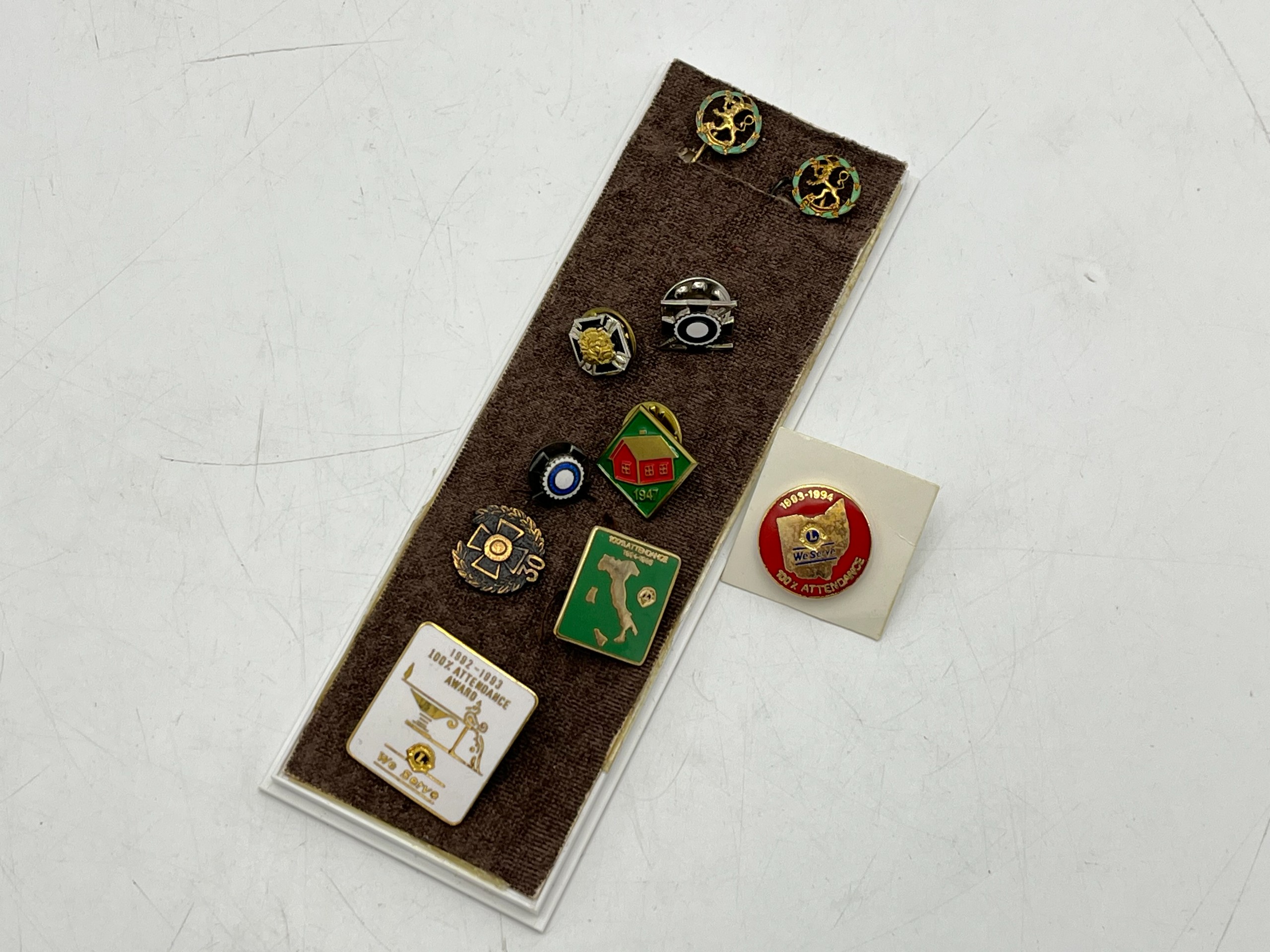 Pinssit - Huutokauppa Ekman