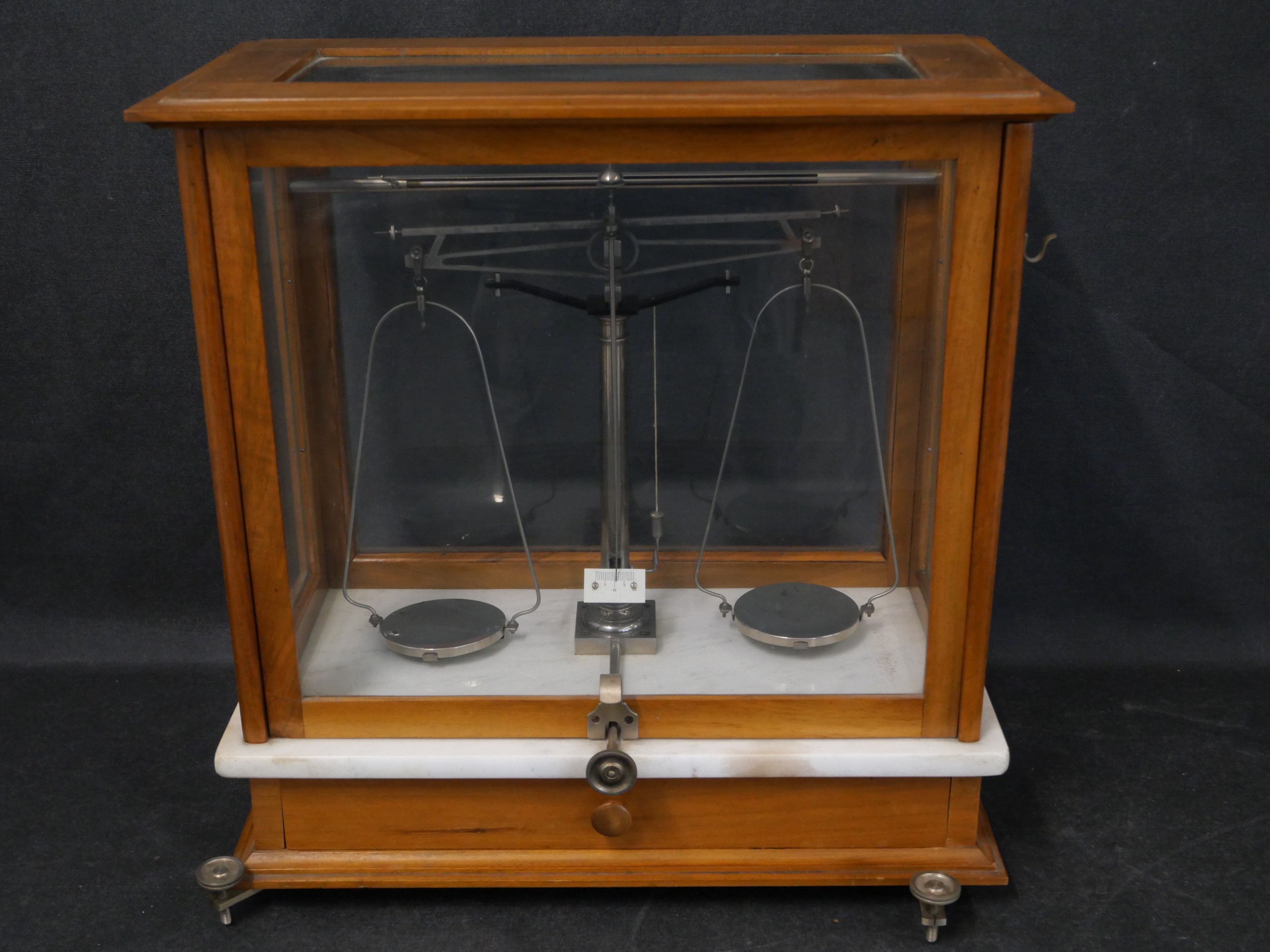 Analyysivaaka - Huutokauppa Ekman