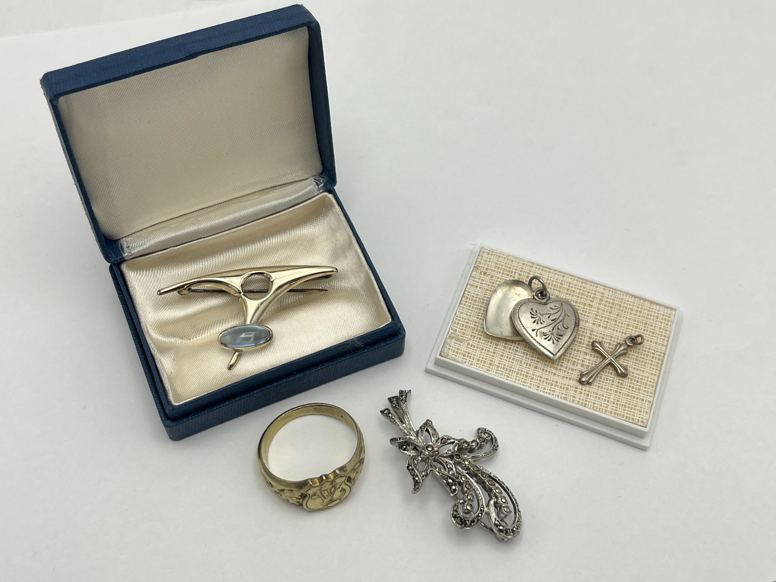 Hopeiset korut 813H - Huutokauppa Ekman