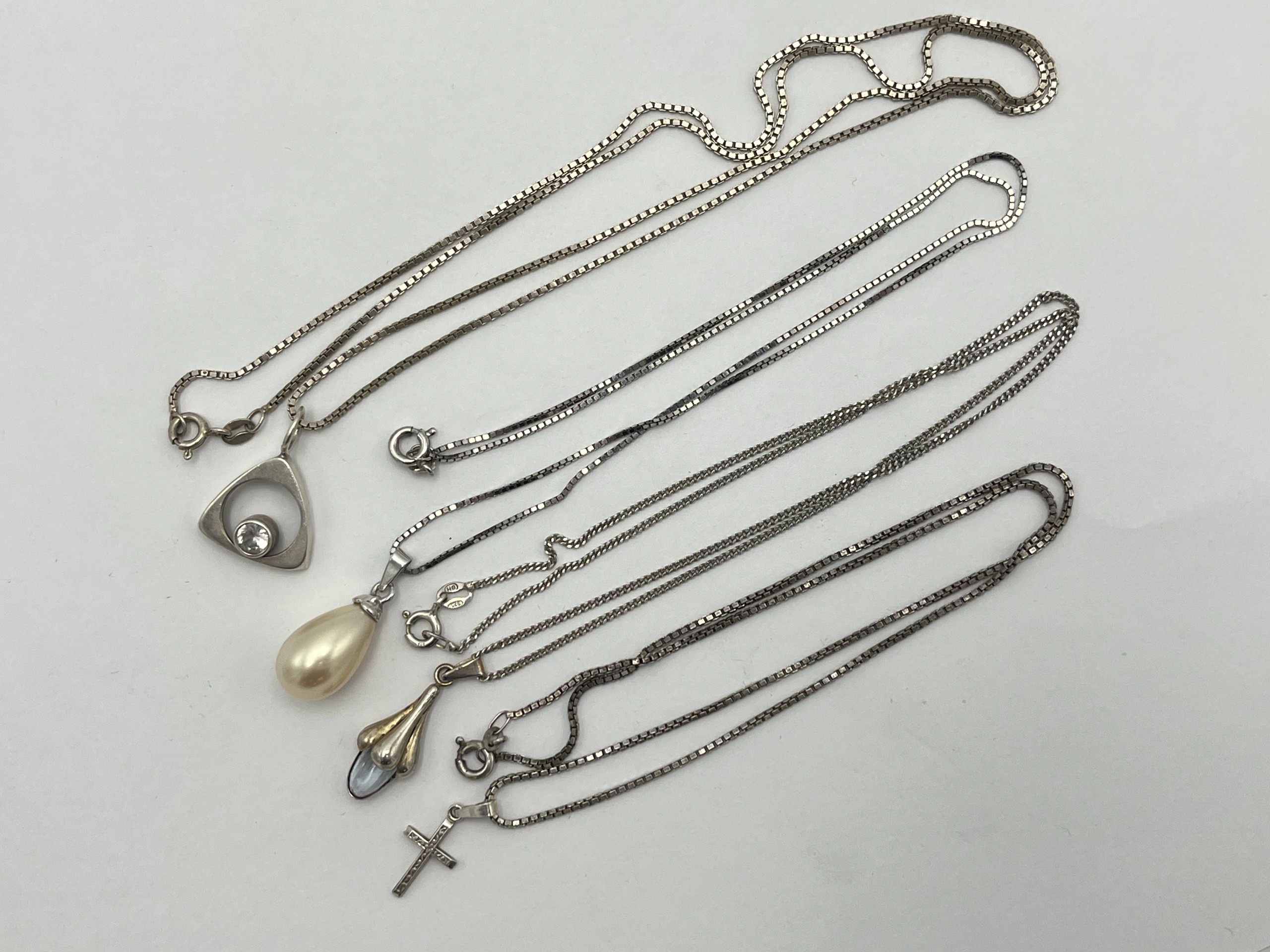 Hopeiset kaulakorut 925H - Huutokauppa Ekman