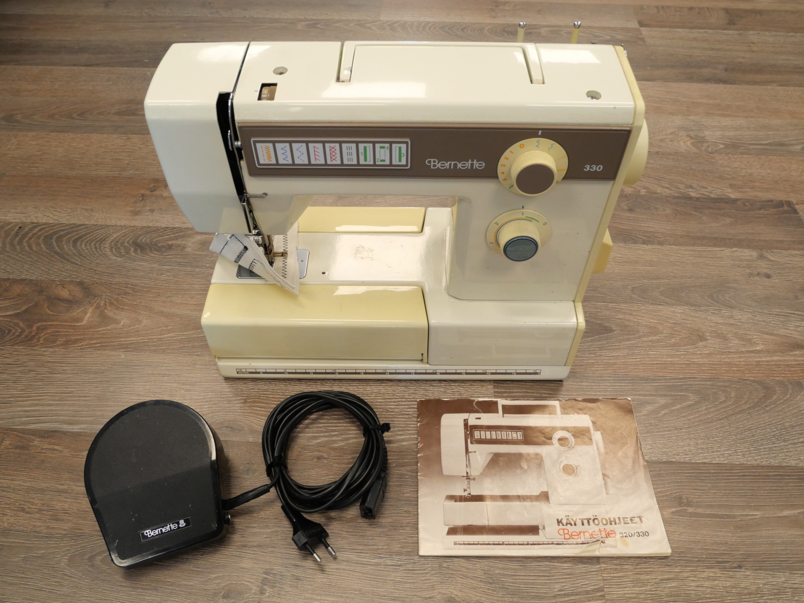 Ompelukone - Huutokauppa Ekman