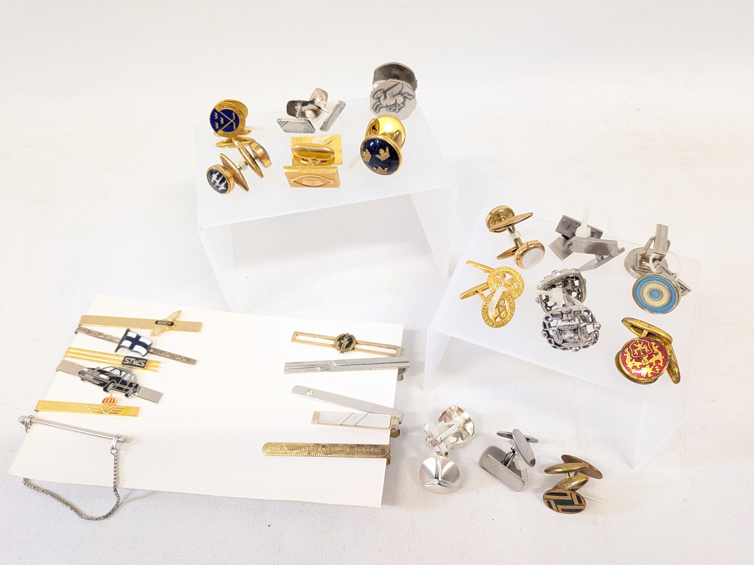 Kalvosinnapit, solmioneulat - Huutokauppa Ekman