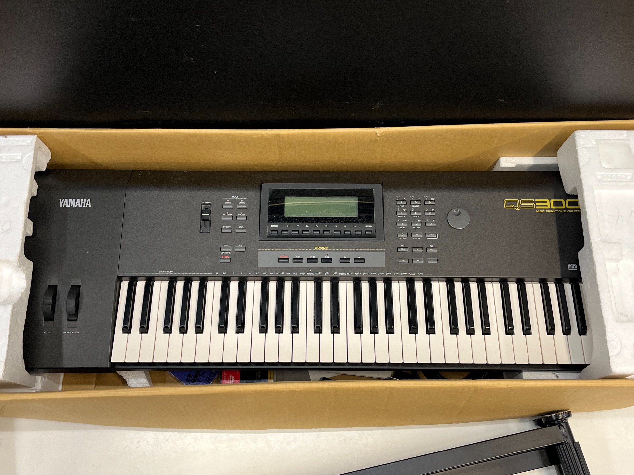 Yamaha QS300 - Huutokauppa Ekman