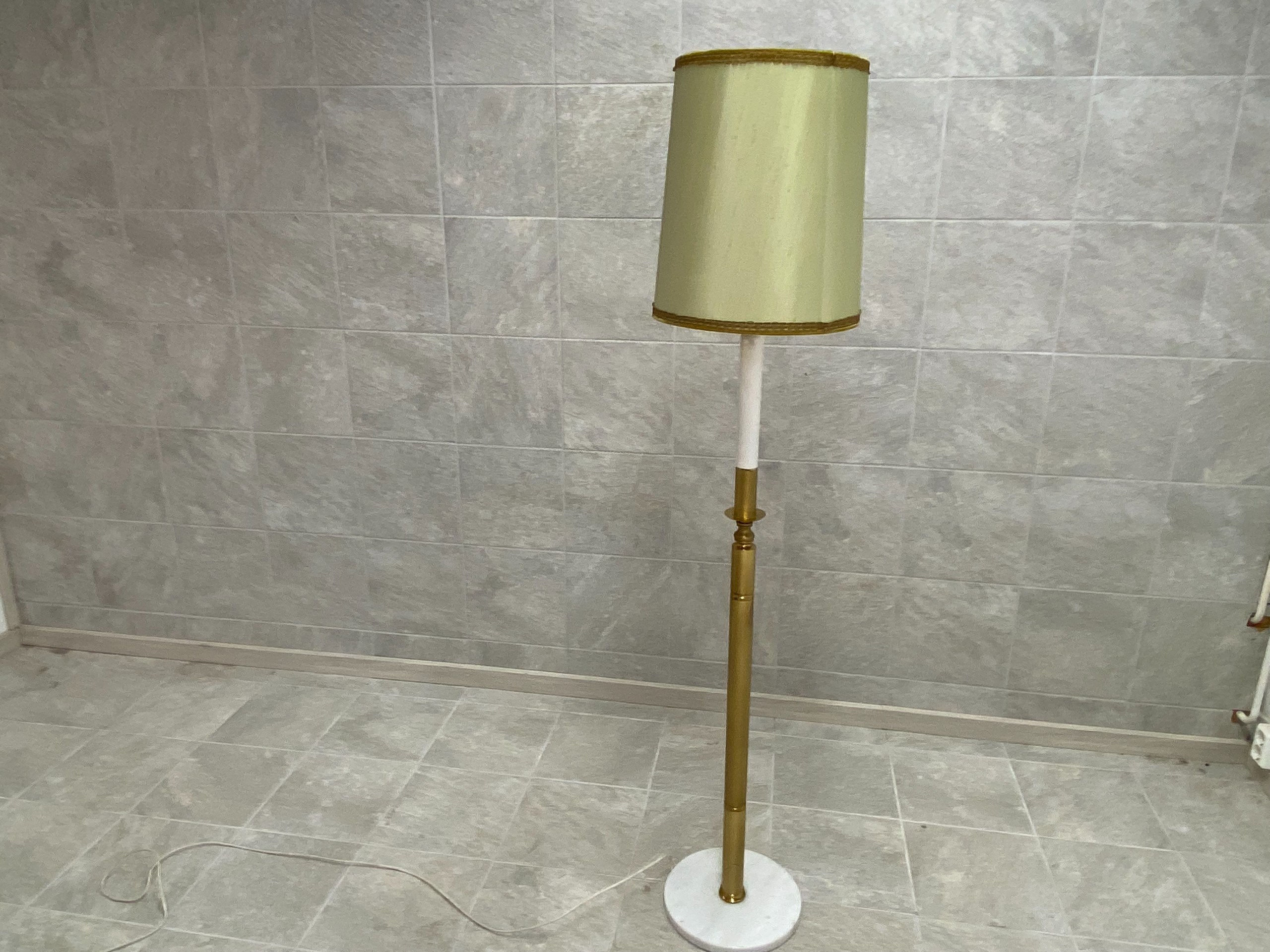 Jalkavalaisin - Huutokauppa Ekman