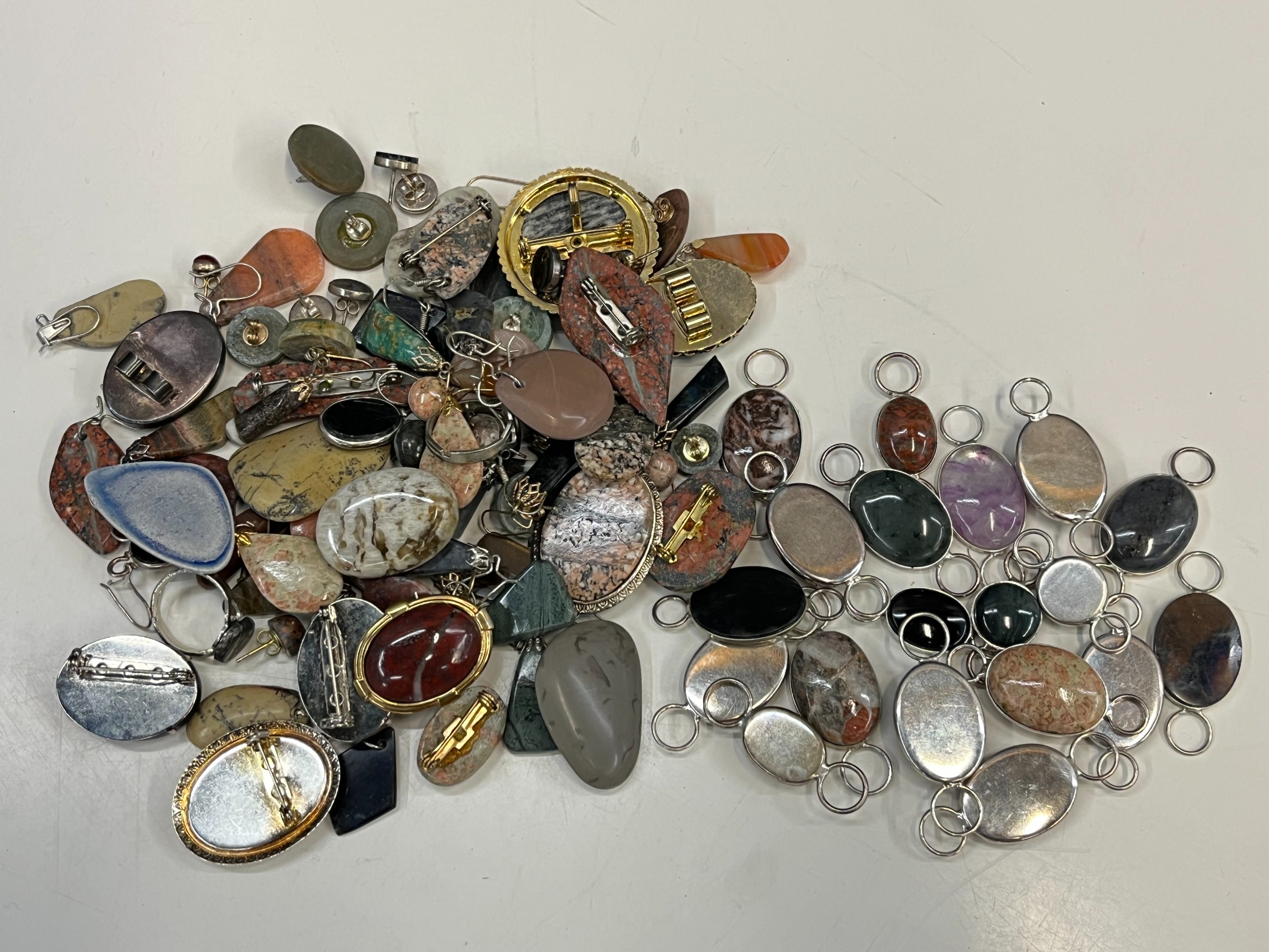 Erä koruja - Huutokauppa Ekman