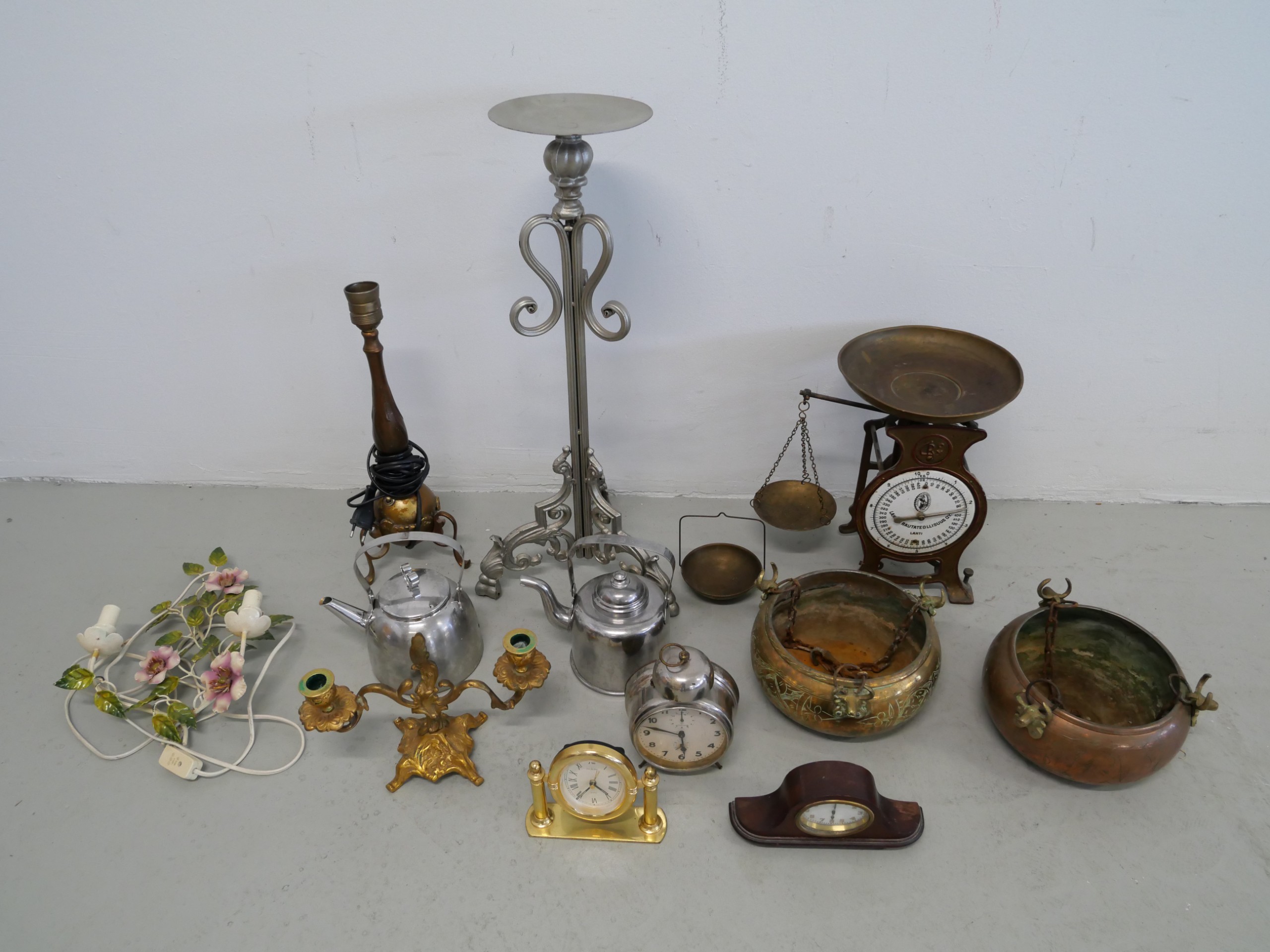 *Vaaka, kellot ym. - Huutokauppa Ekman