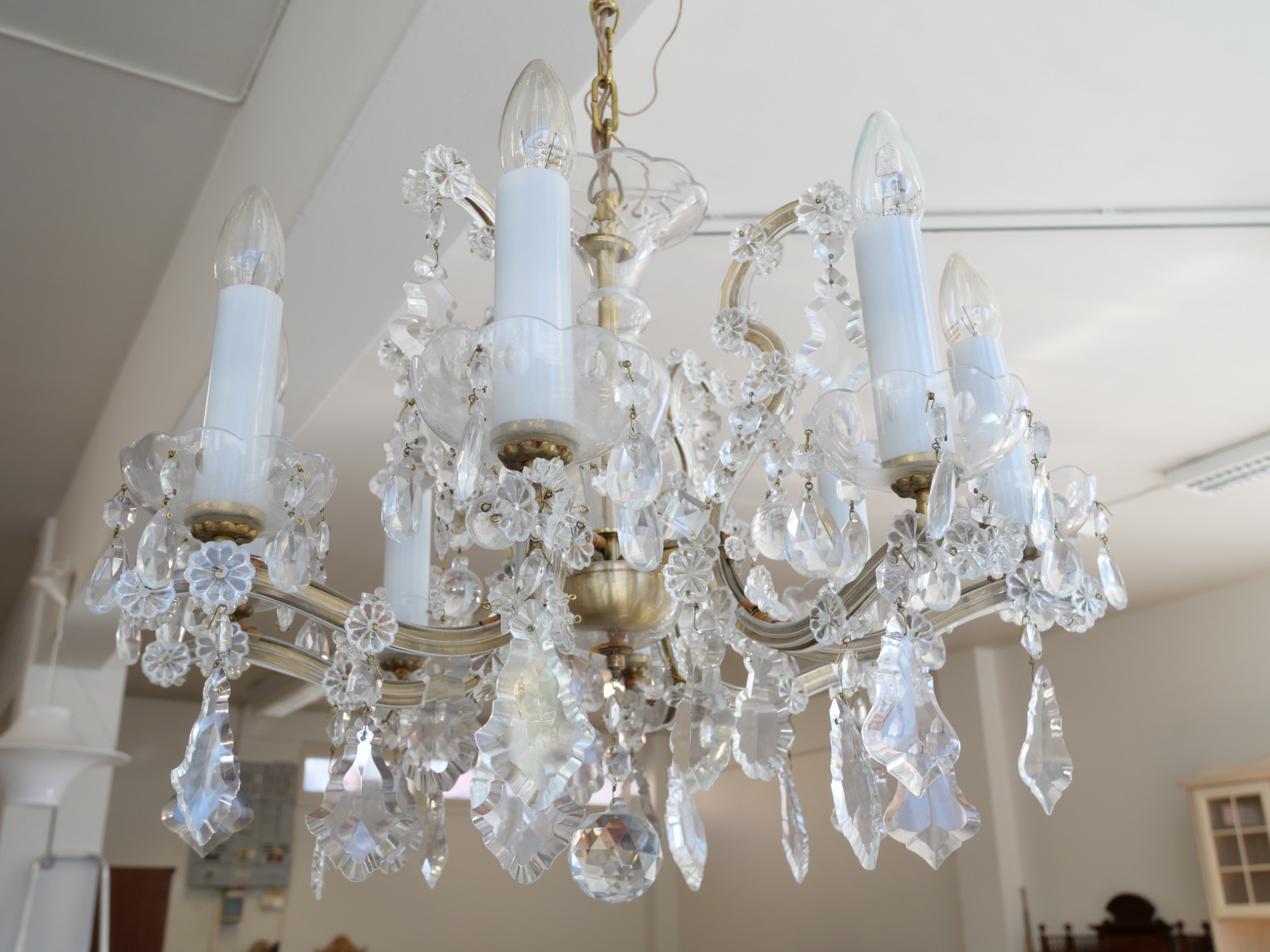 *Kattovalaisin - Huutokauppa Ekman