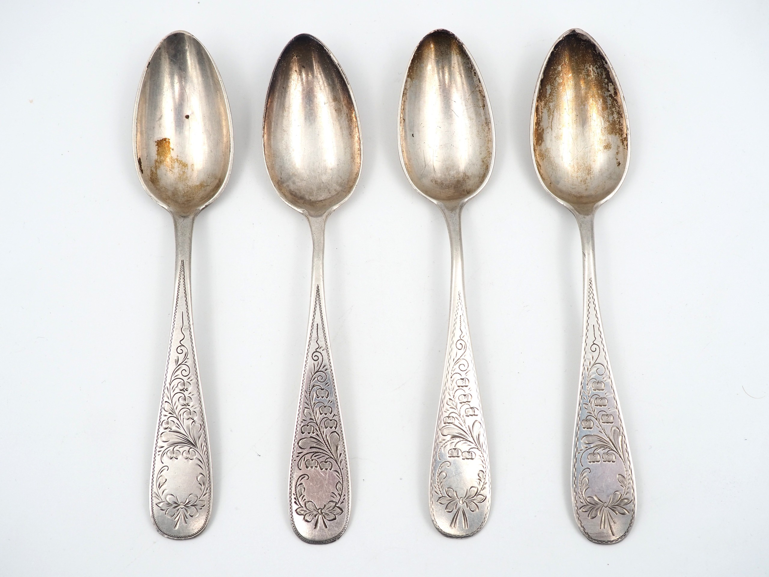 Hopealusikat - Huutokauppa Ekman