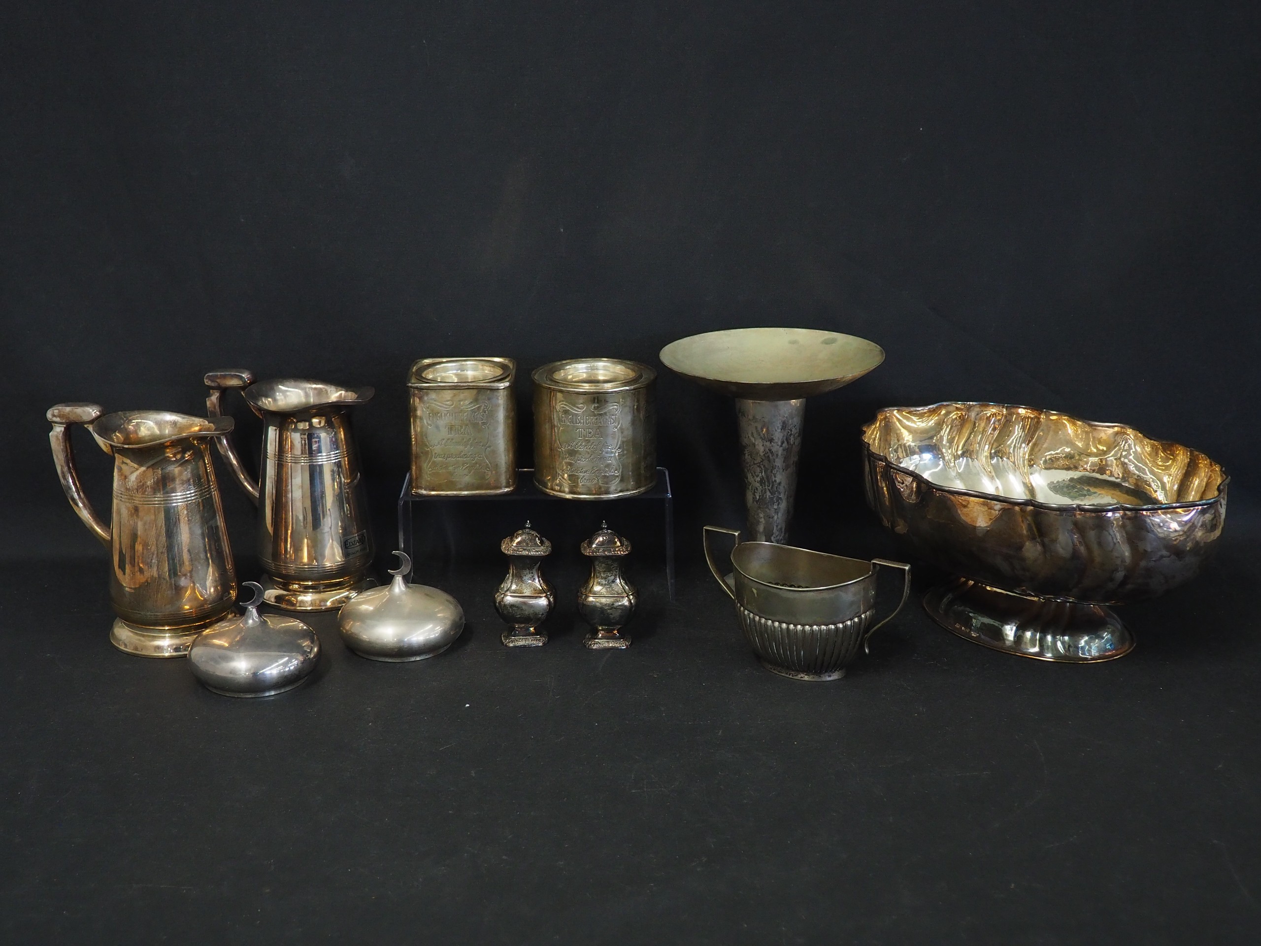 Koristemaljat, aterimet ym. - Huutokauppa Ekman