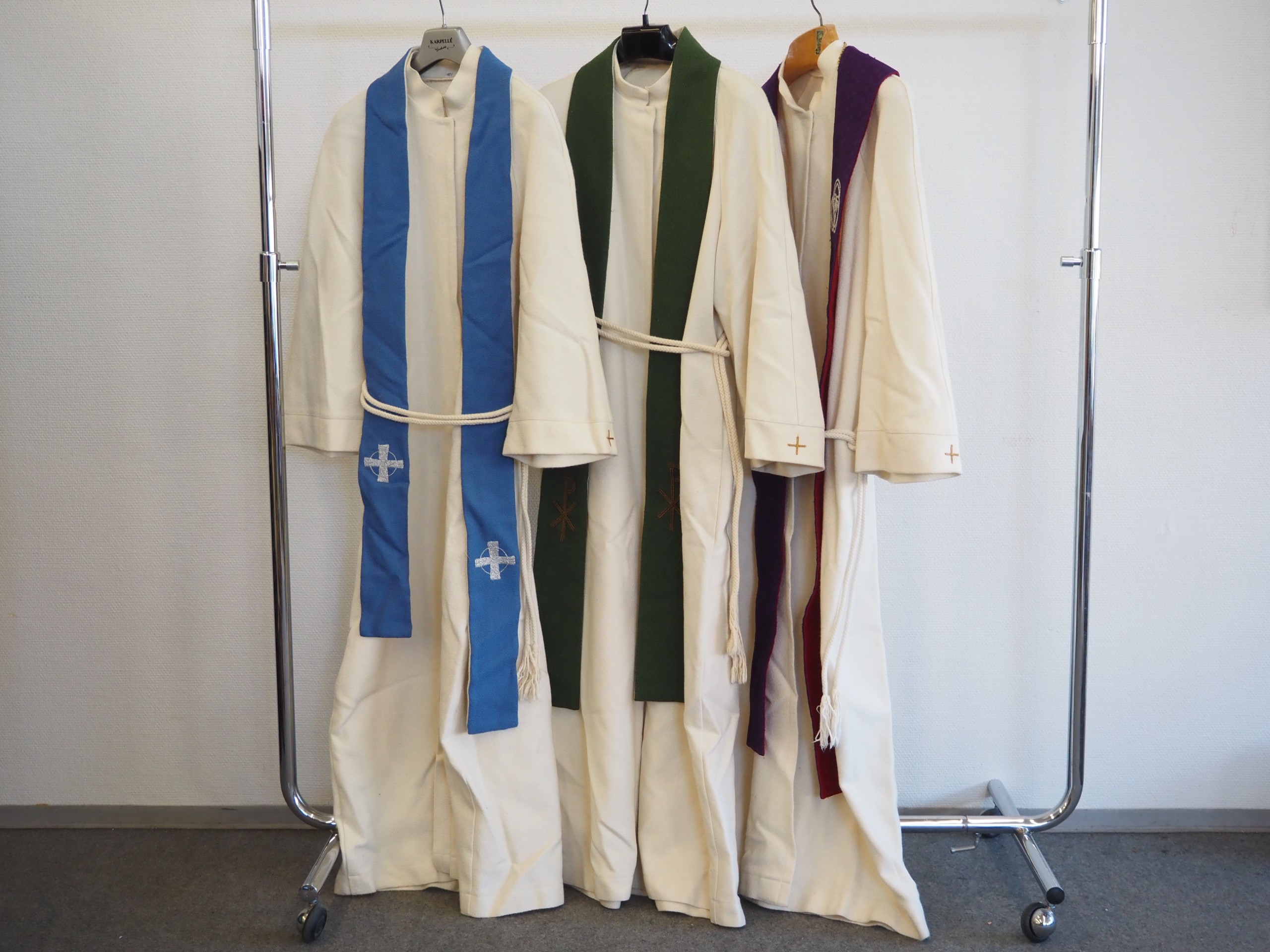 Liturgiset asut ym. - Huutokauppa Ekman