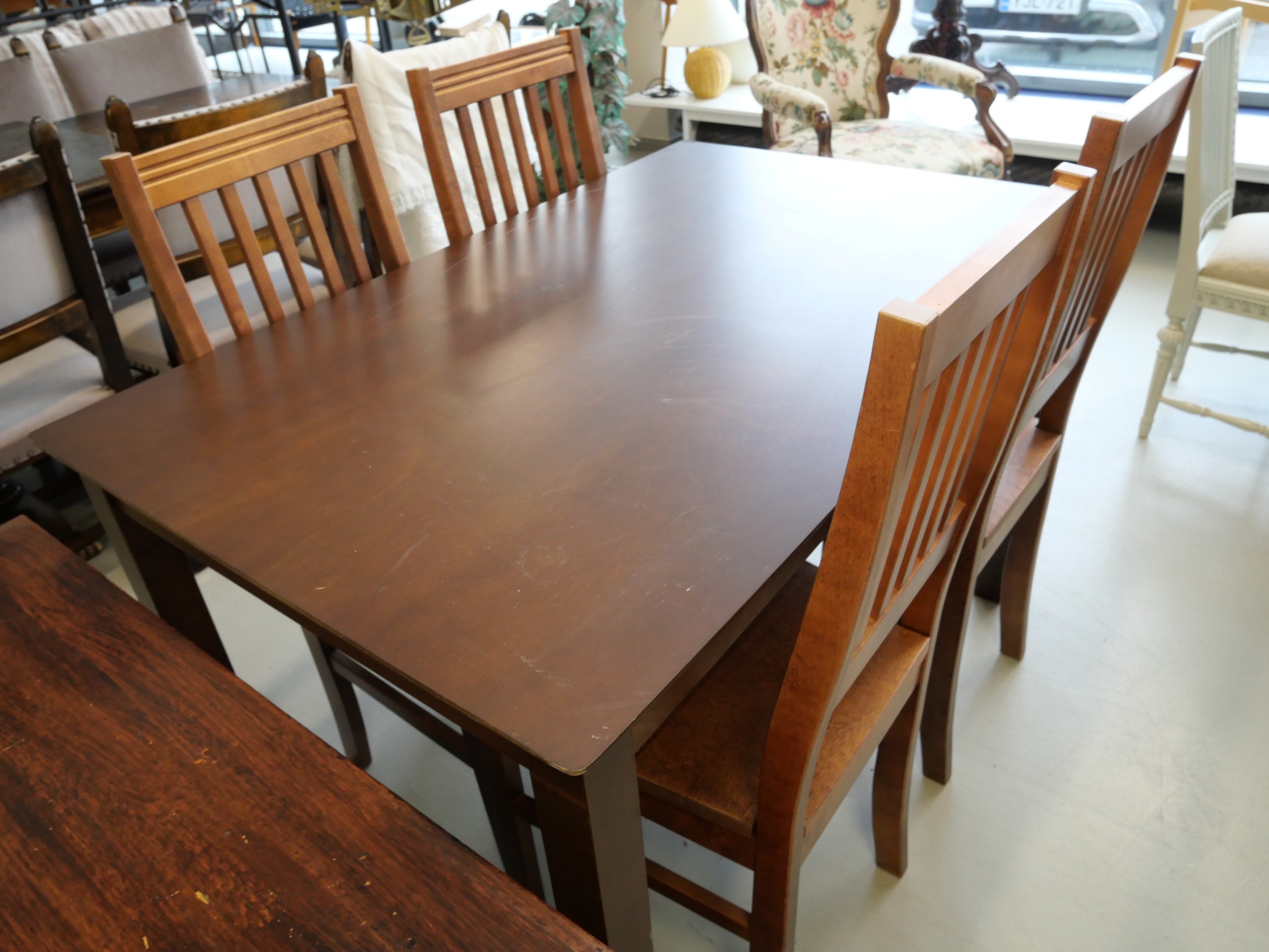 *Pöytäryhmä - Huutokauppa Ekman