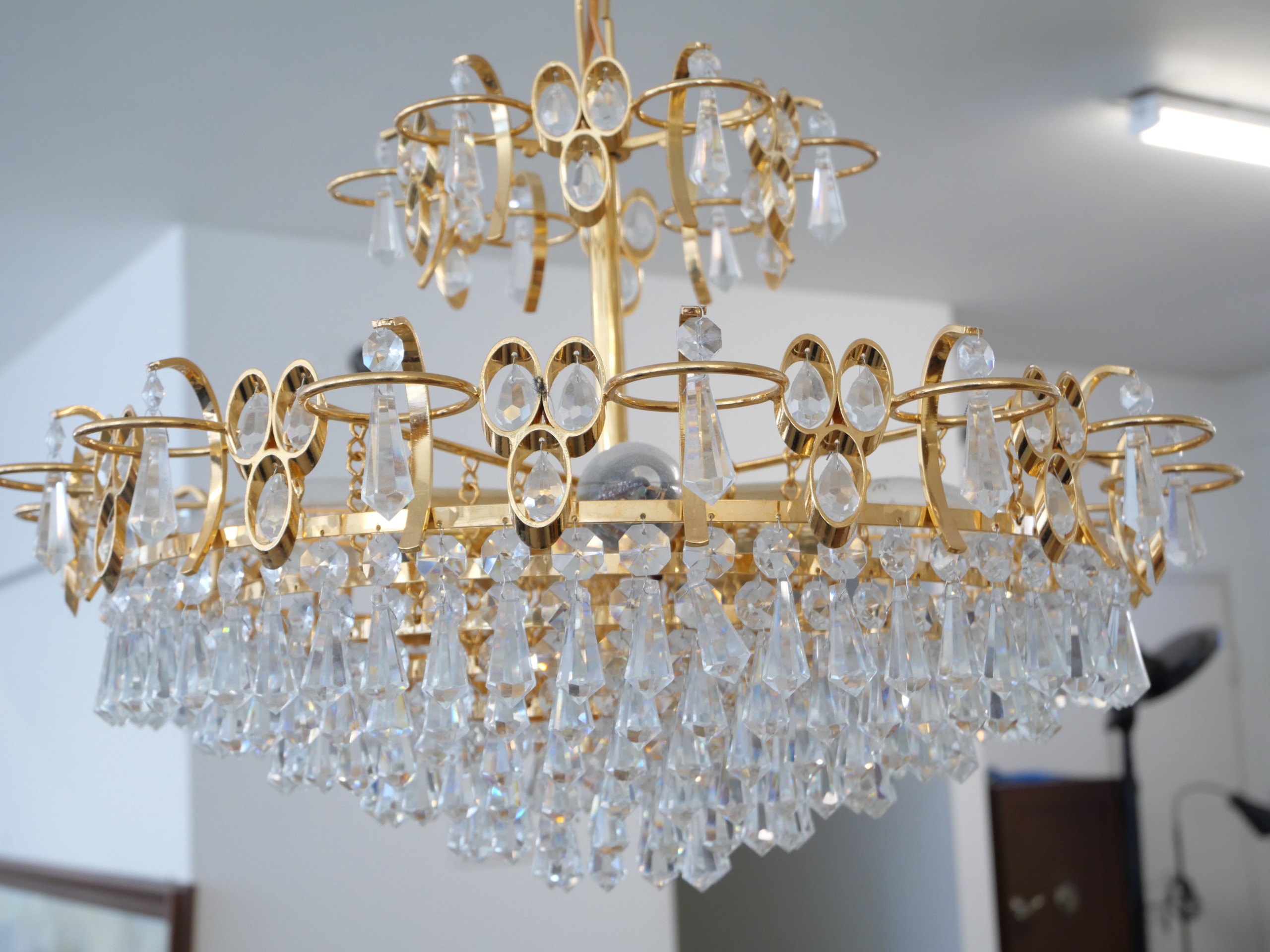 *Kattovalaisin - Huutokauppa Ekman