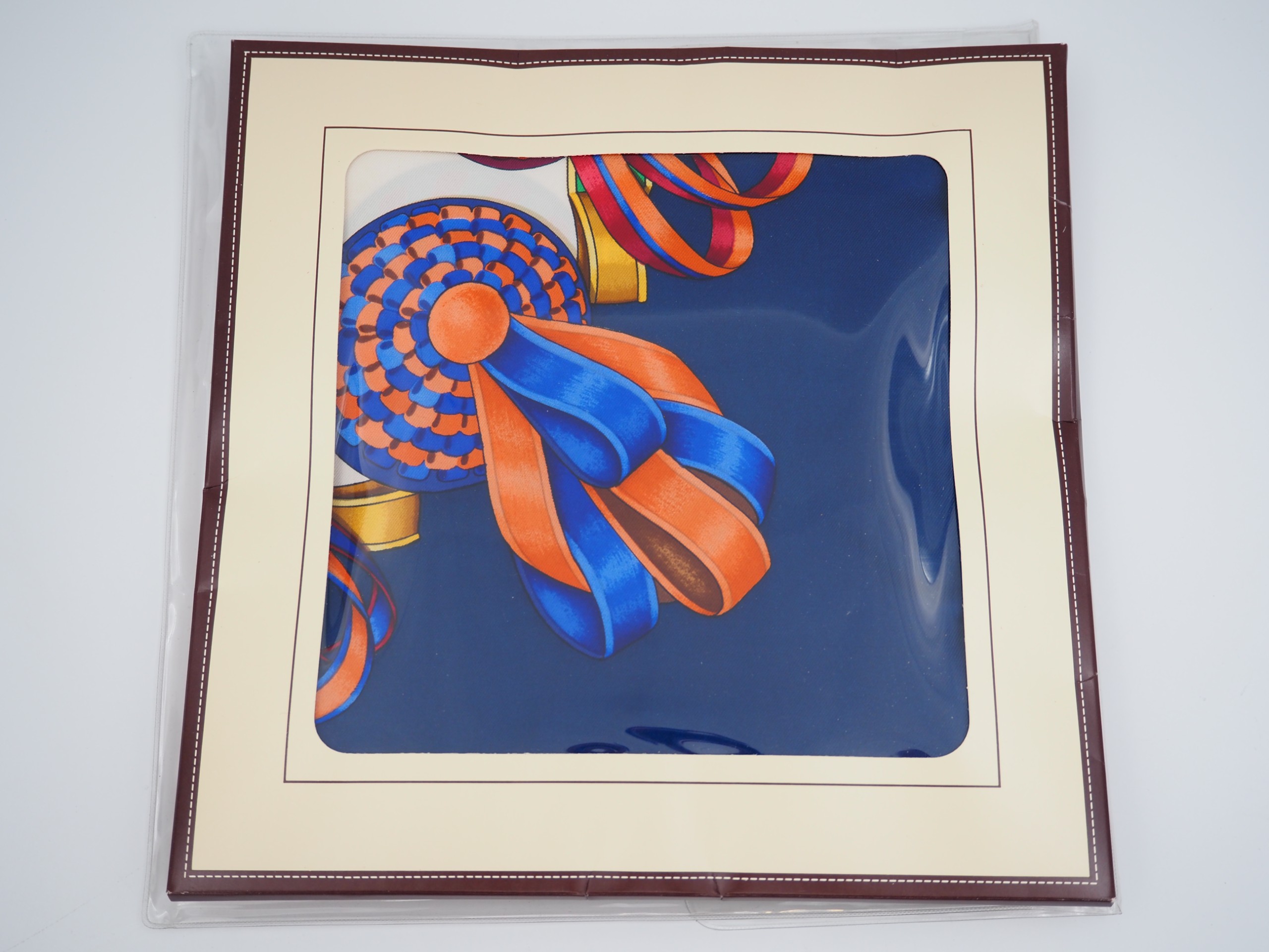 Hermès huivi - Huutokauppa Ekman