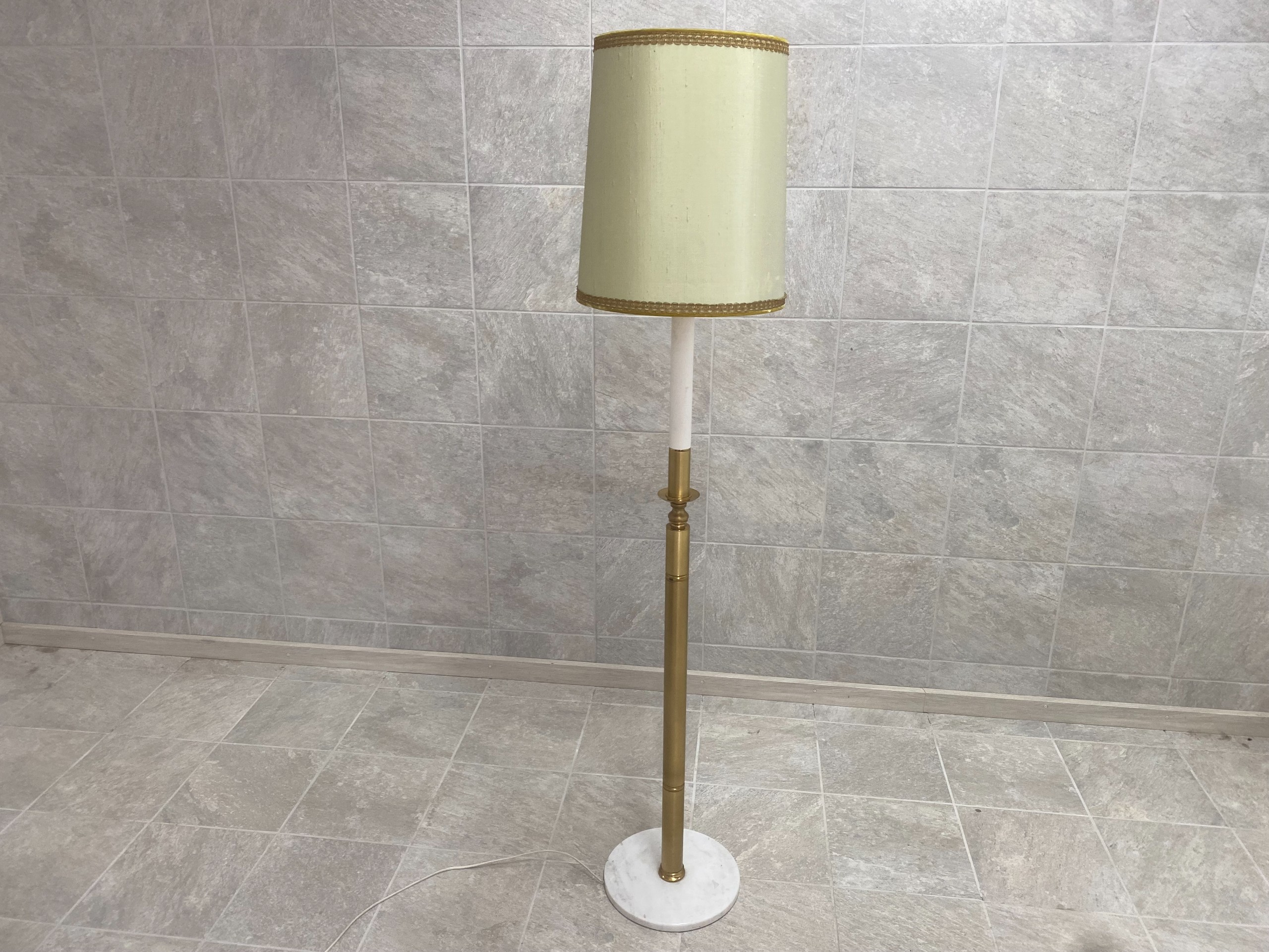 Jalkavalaisin - Huutokauppa Ekman