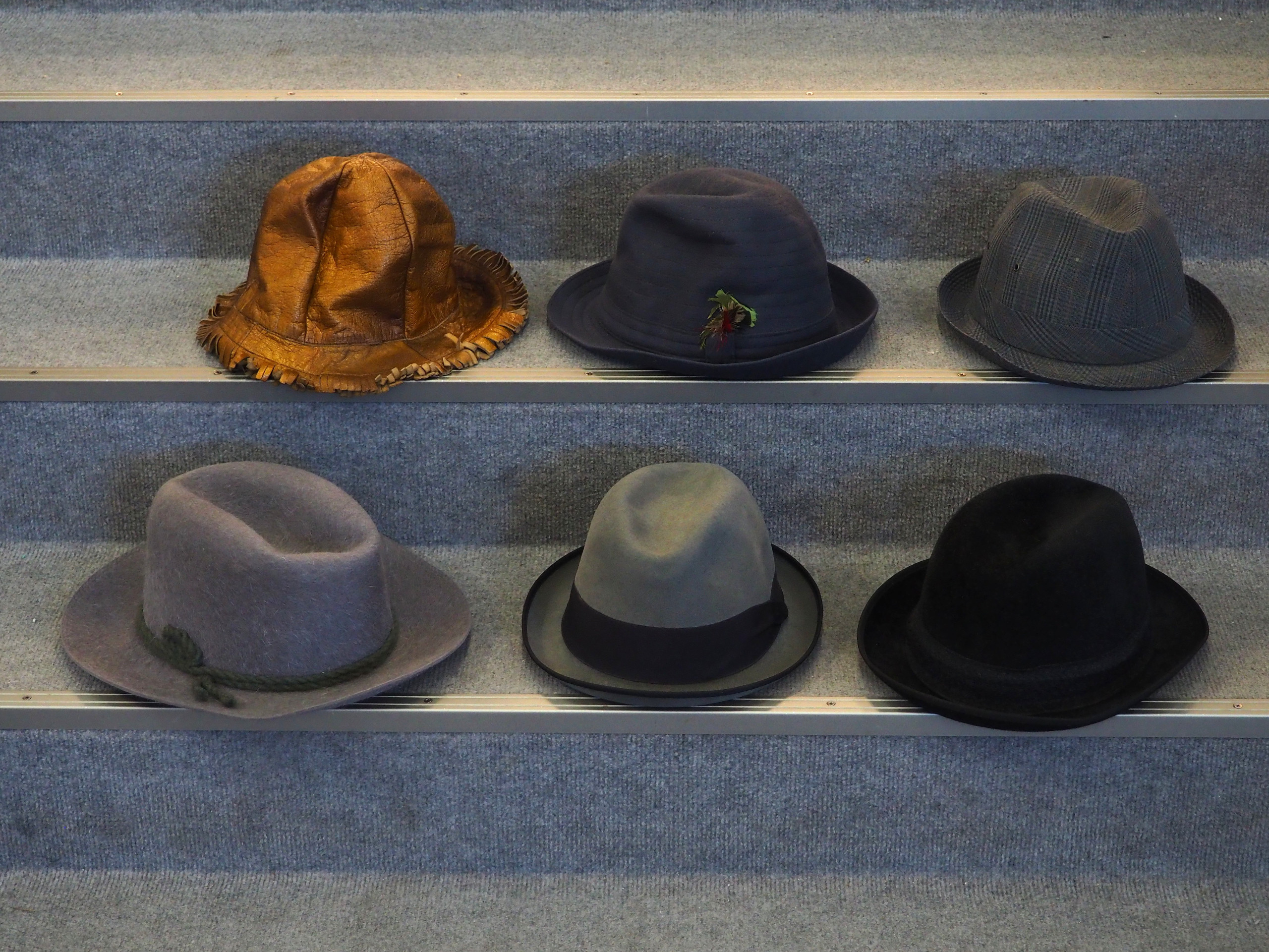 Hatut - Huutokauppa Ekman