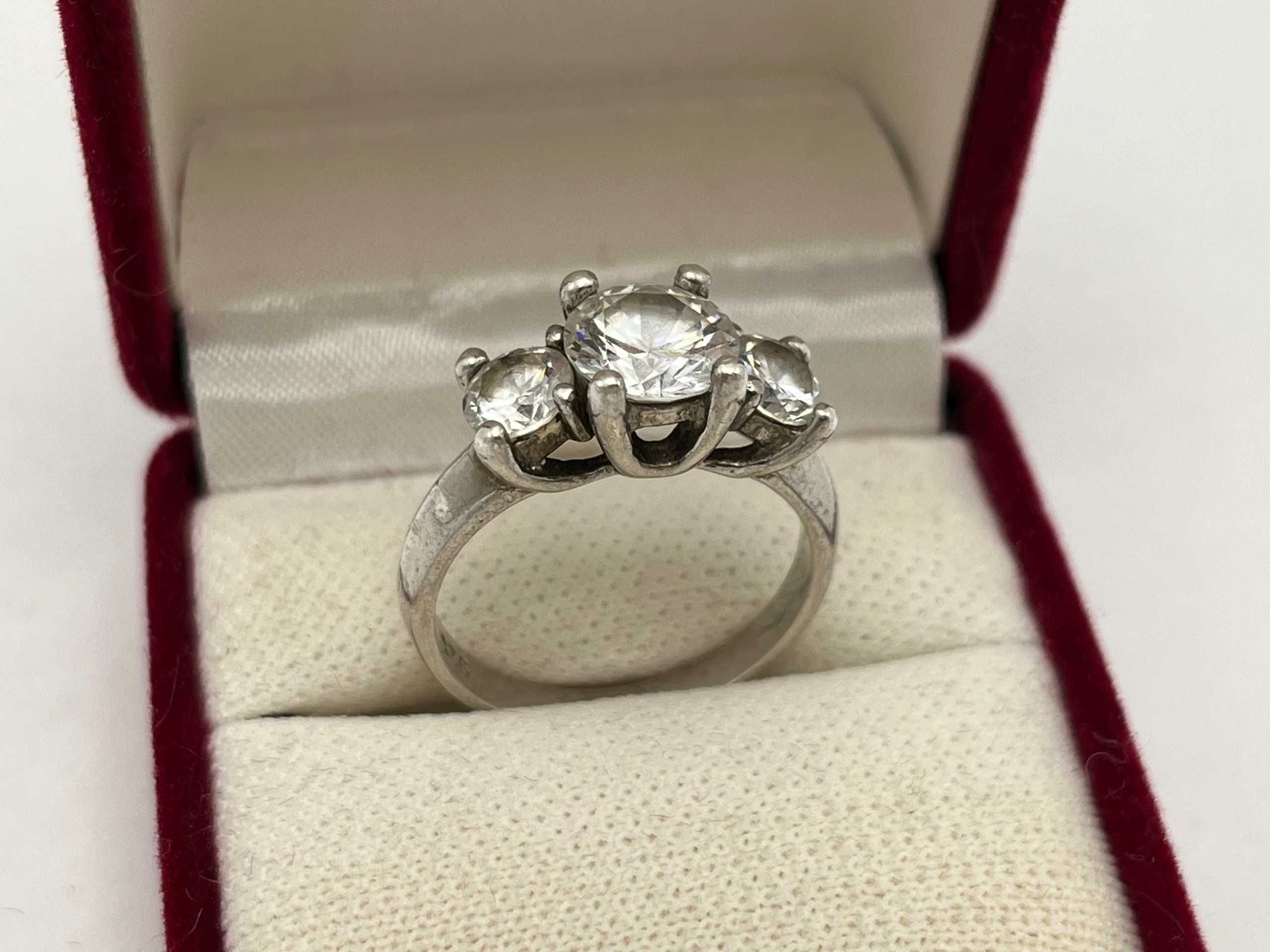 Hopeinen sormus - Huutokauppa Ekman