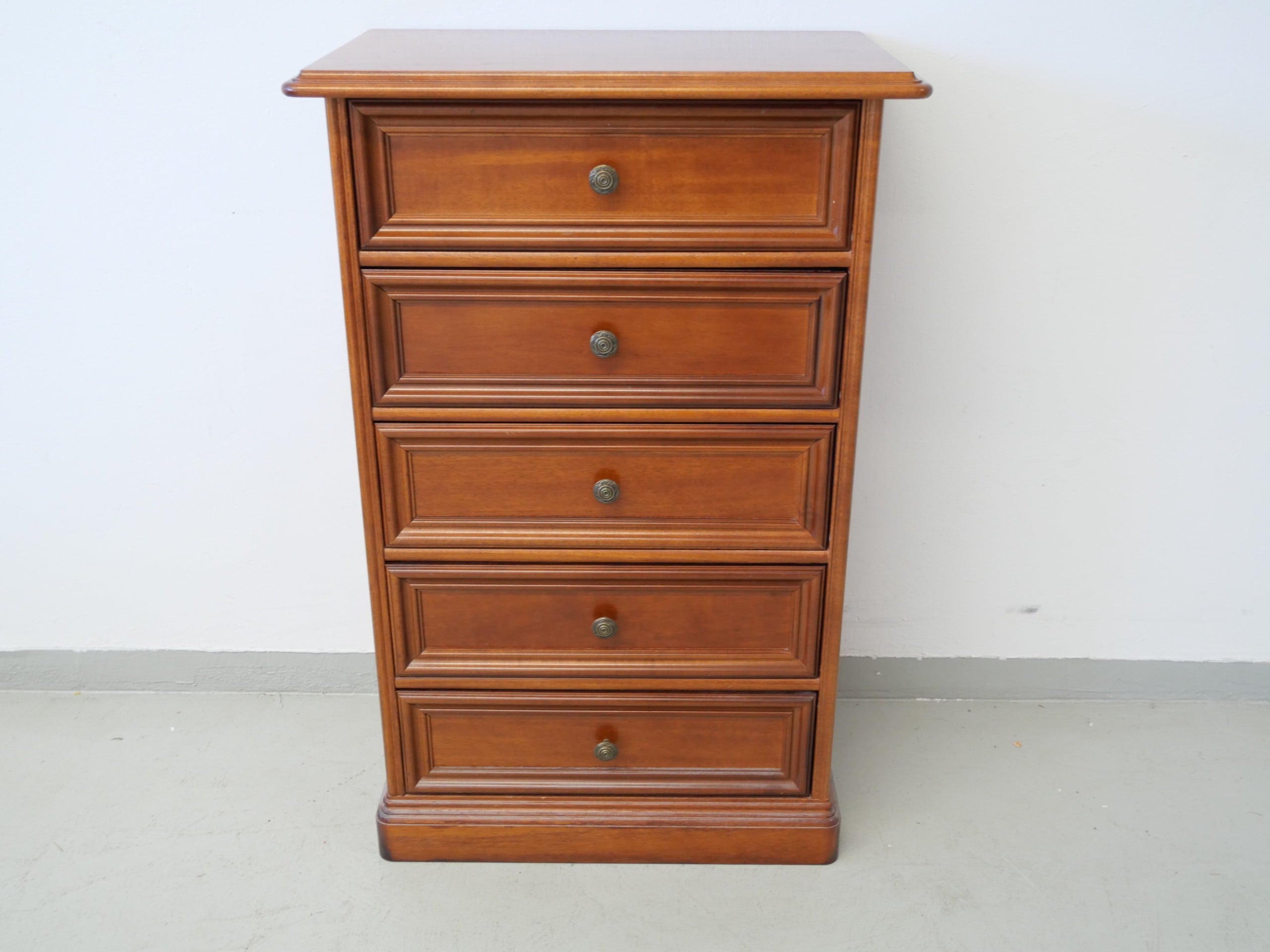 *Laatikosto - Huutokauppa Ekman