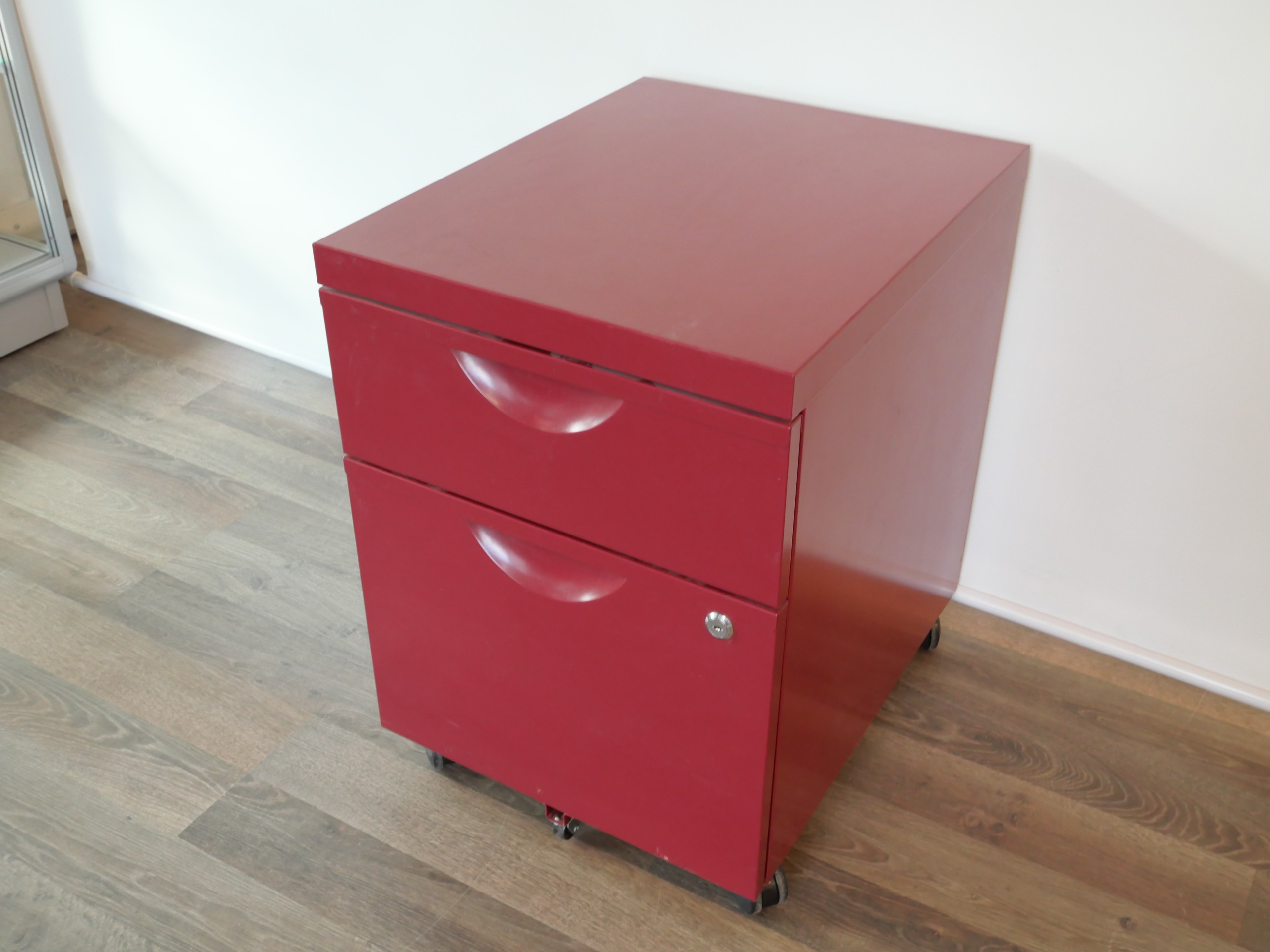 Laatikosto - Huutokauppa Ekman