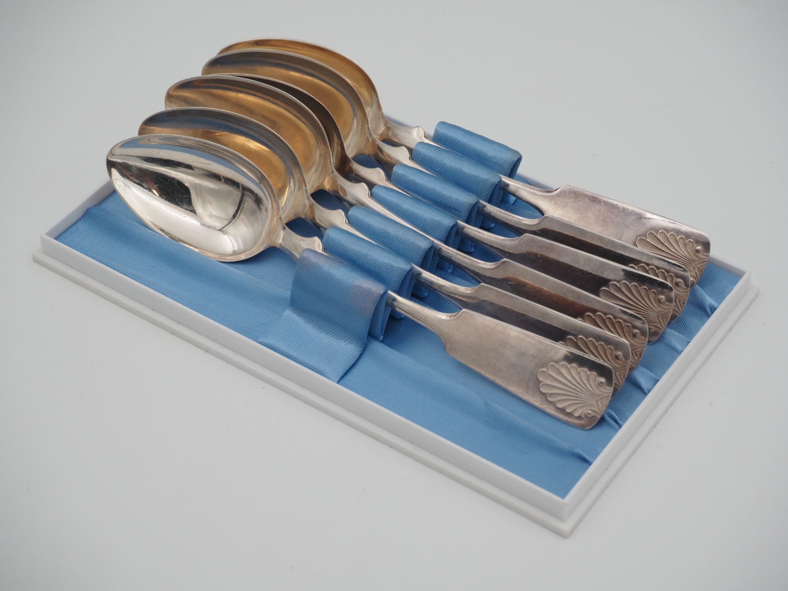 Hopealusikat - Huutokauppa Ekman