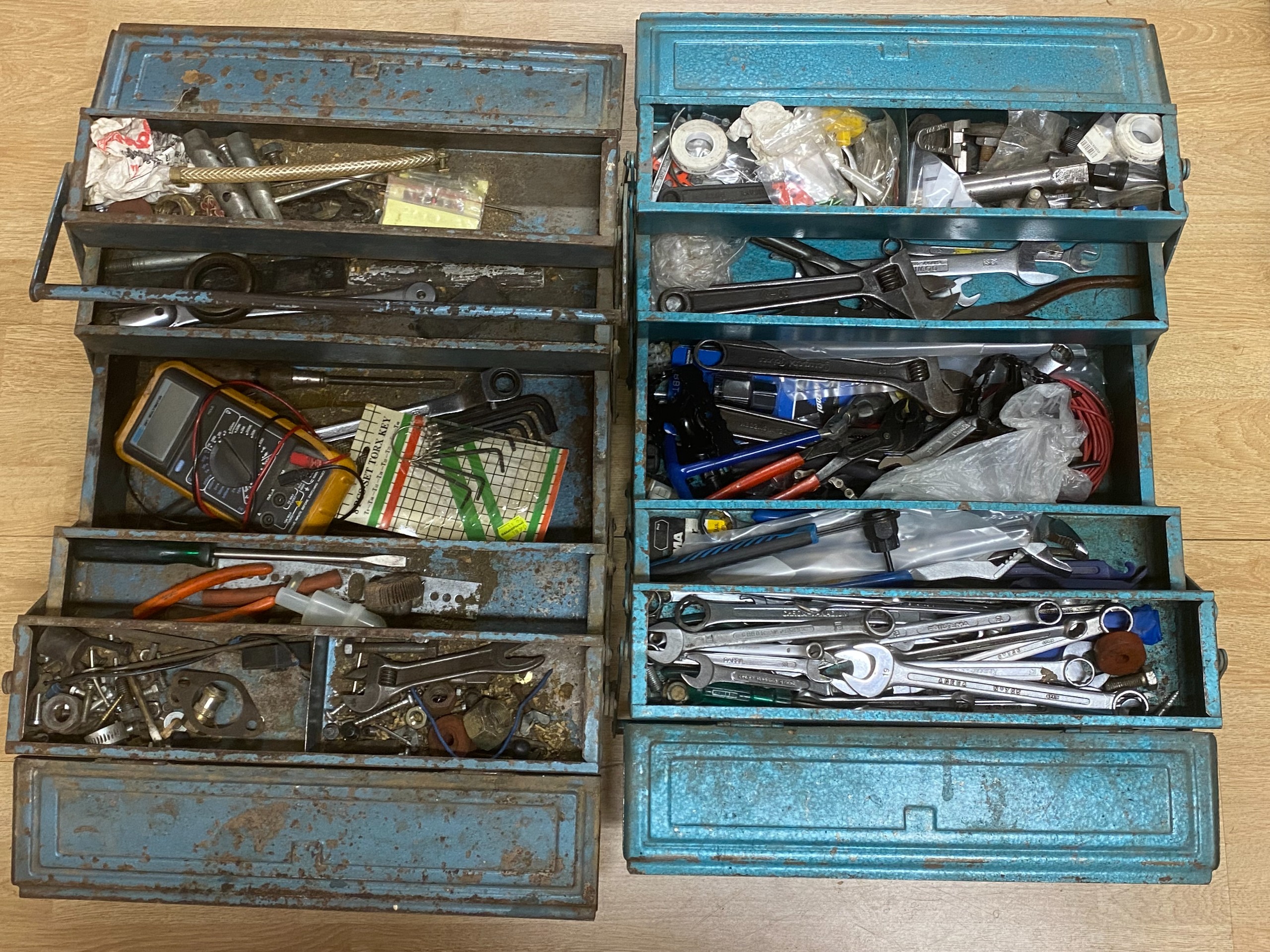 Pakit - Huutokauppa Ekman