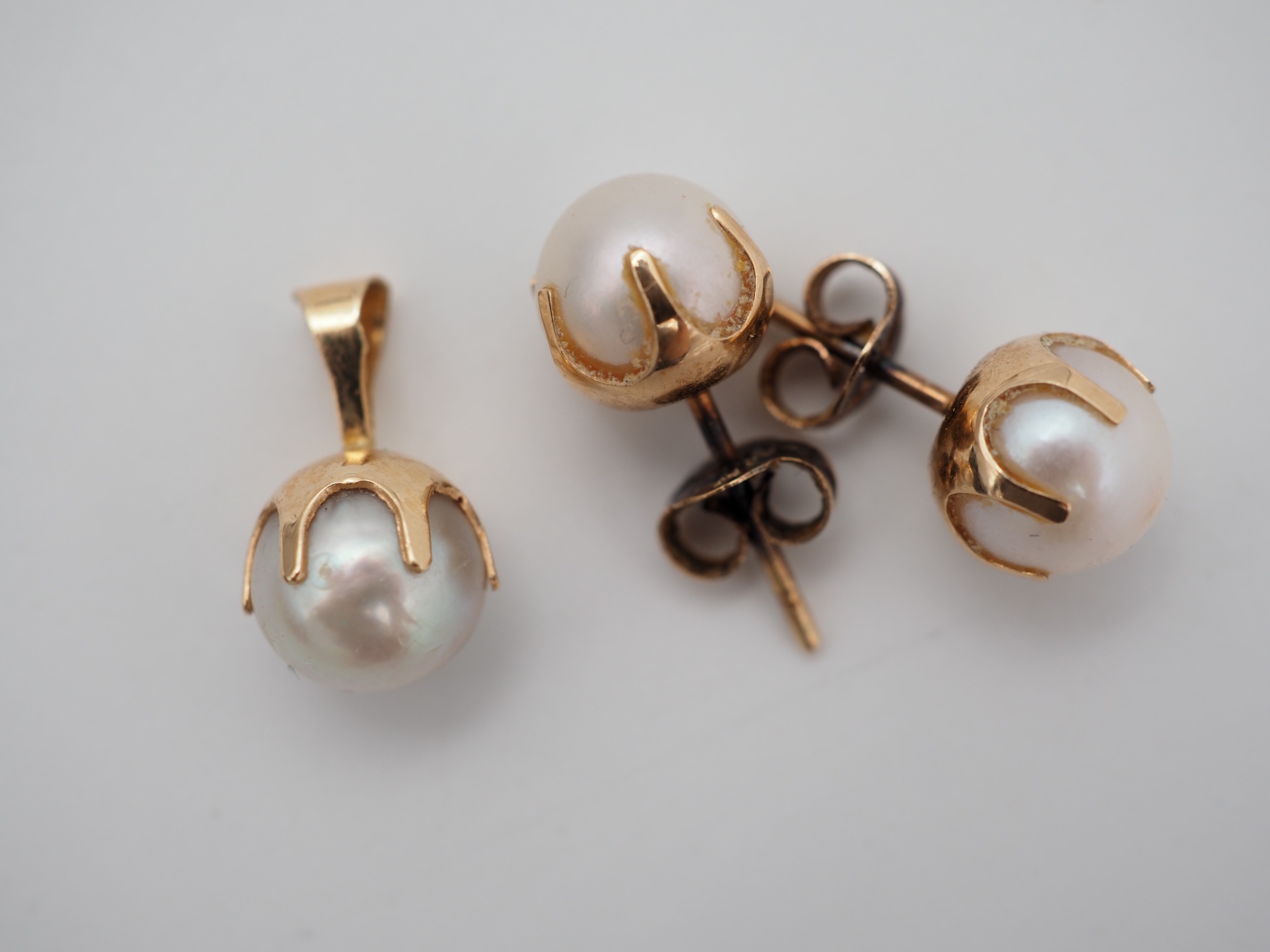 Helmikorut 14k - Huutokauppa Ekman